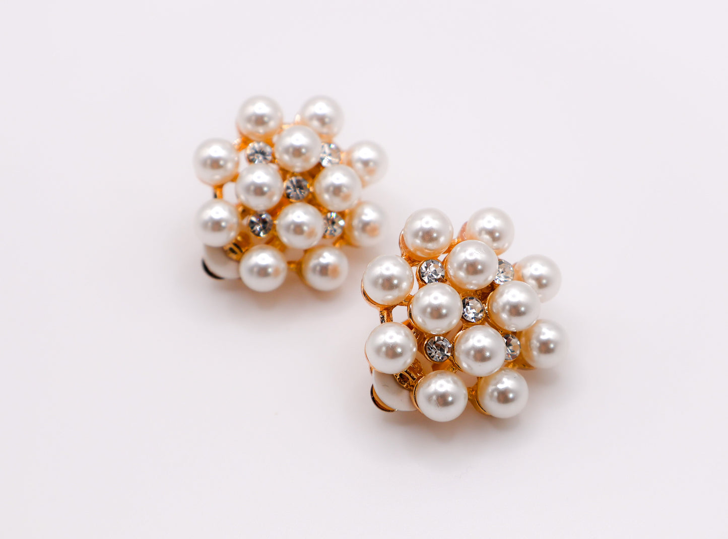 Pearly Floral Elegance Clip-On Earrings Flower-Shaped Non-Pierced Earrings