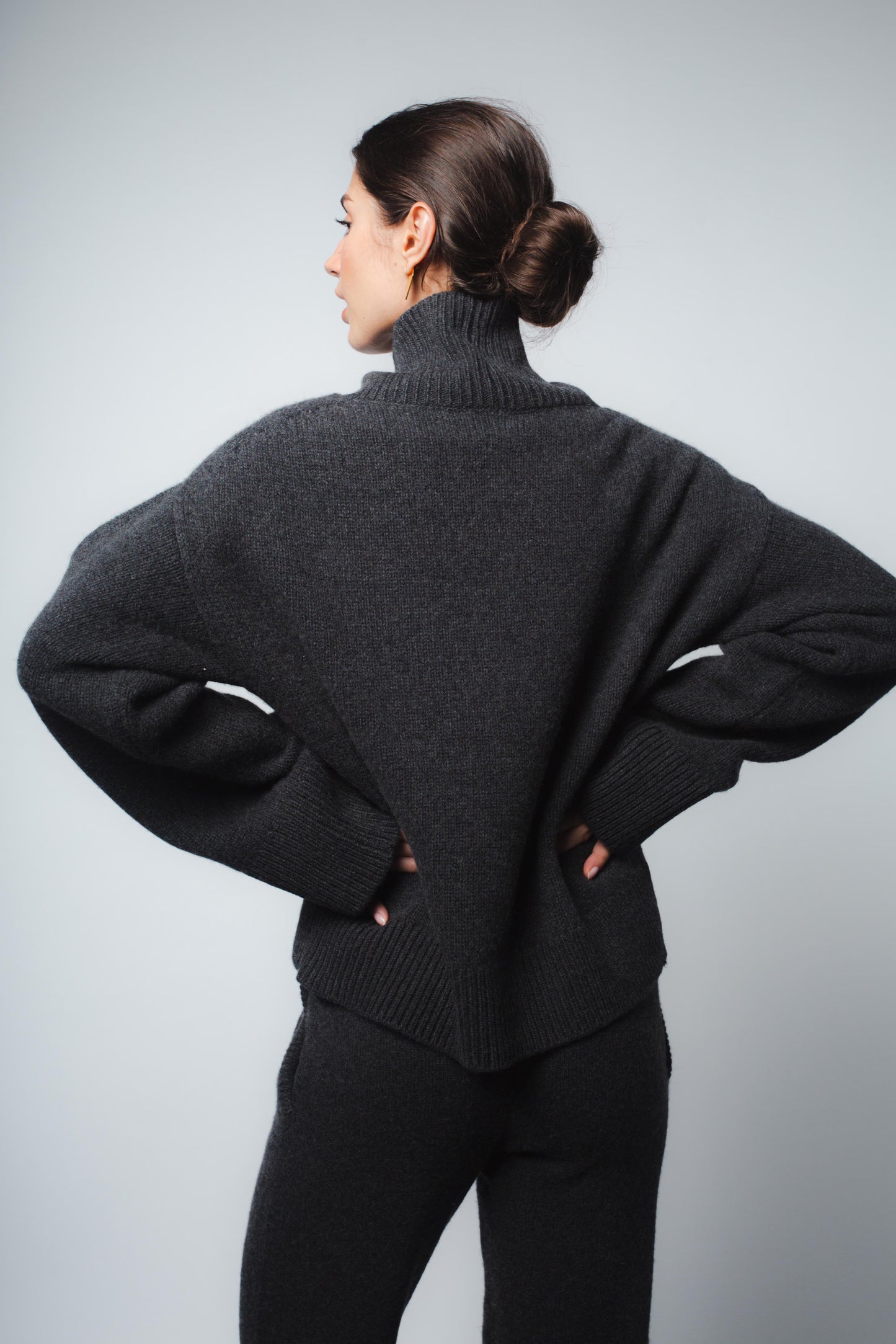DROPPED SHOULDER CASHMERE Pullover in Anthracite