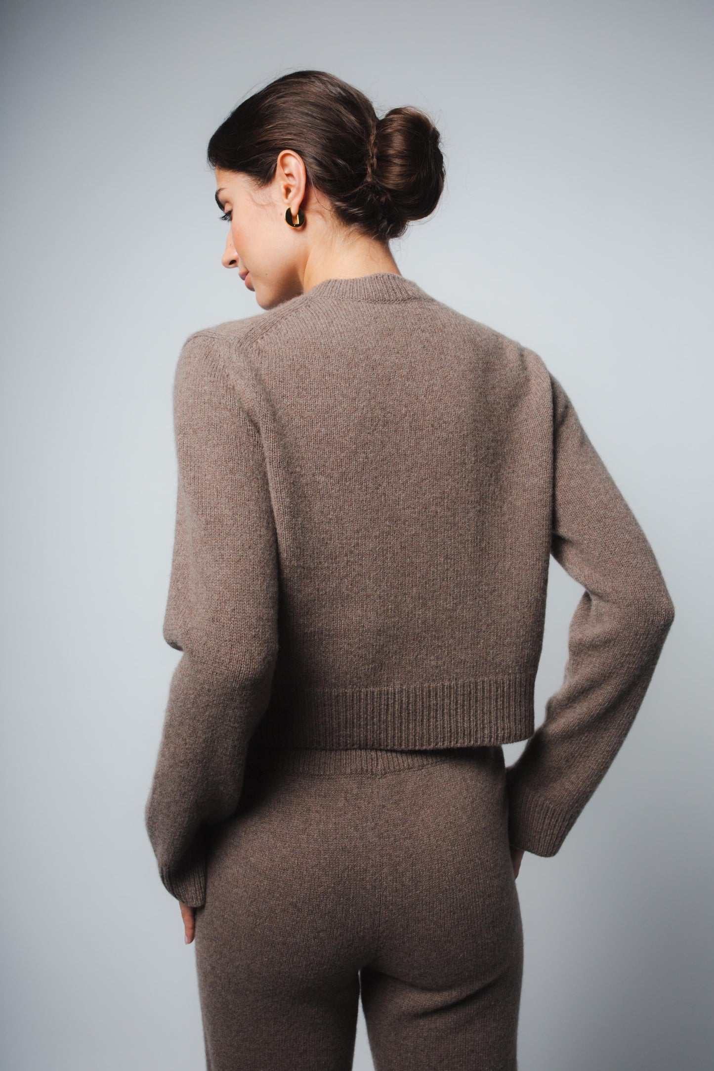 ZOE CROPPED CASHMERE PULLOVER IN CHESTNUT