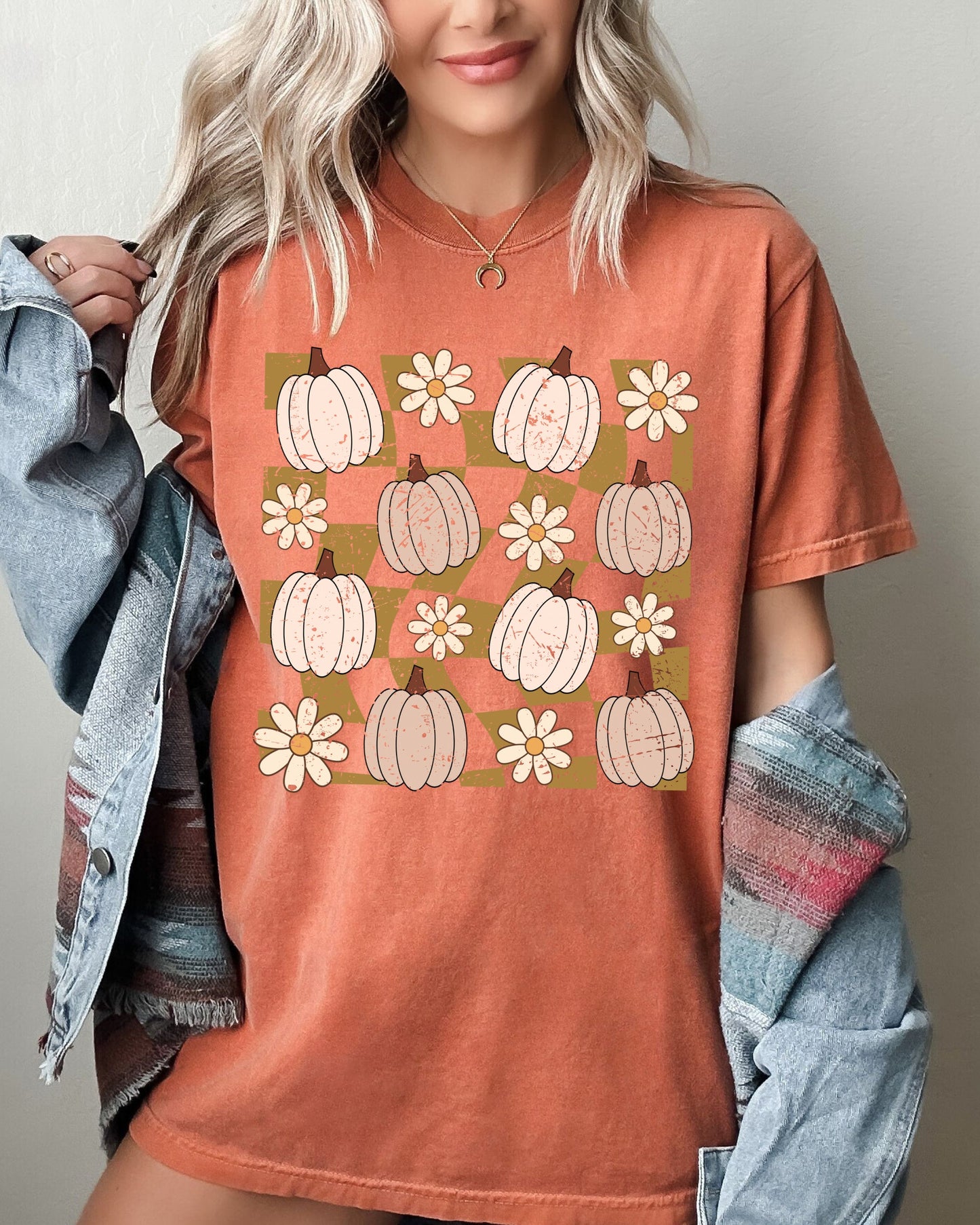 Checkered Pumpkins Cute Retro Hippie Halloween Autumn Fall Comfort Colors T-Shirt