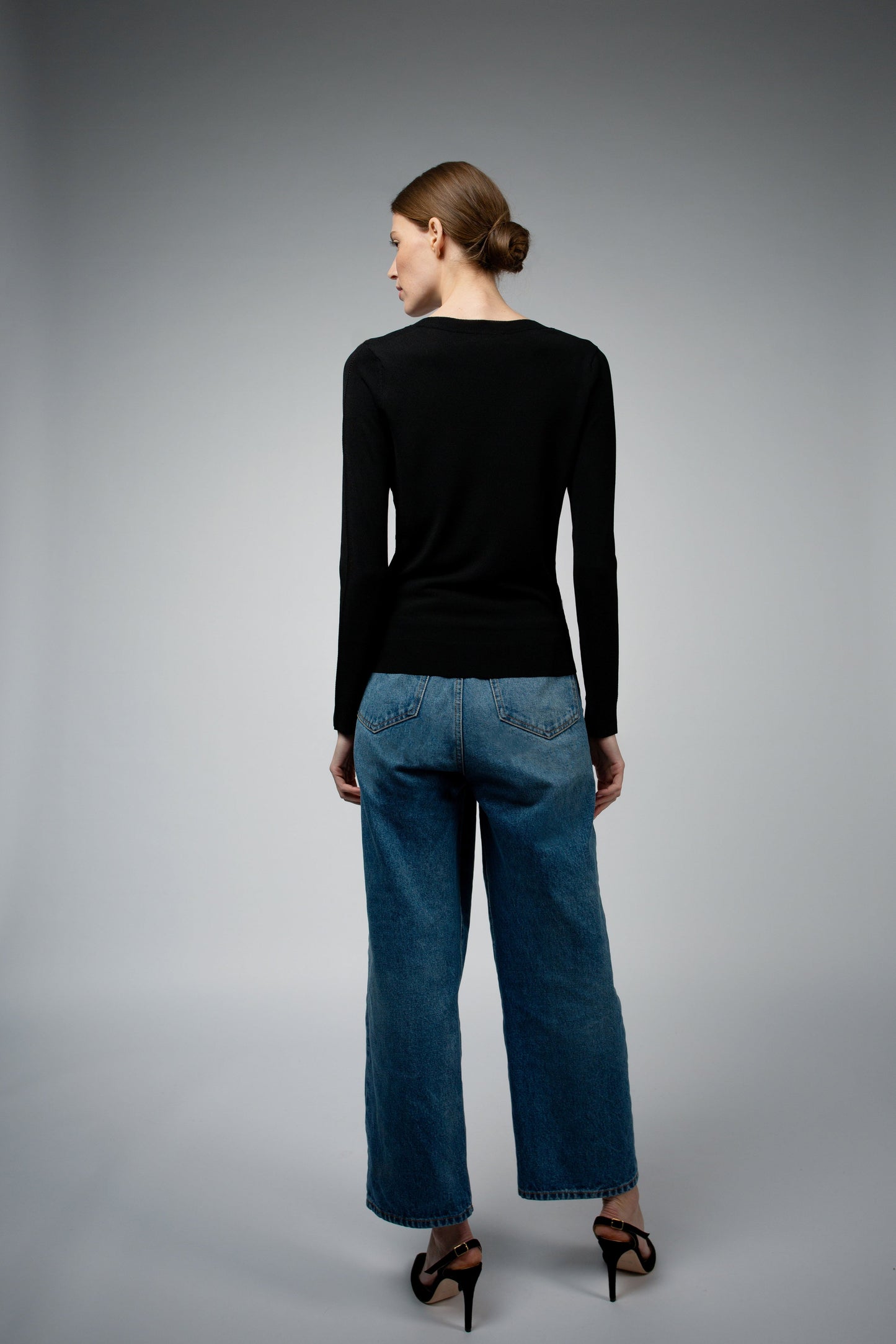 LIVIA LONG SLEEVE V-NECK VISCOSE SWEATER IN BLACK