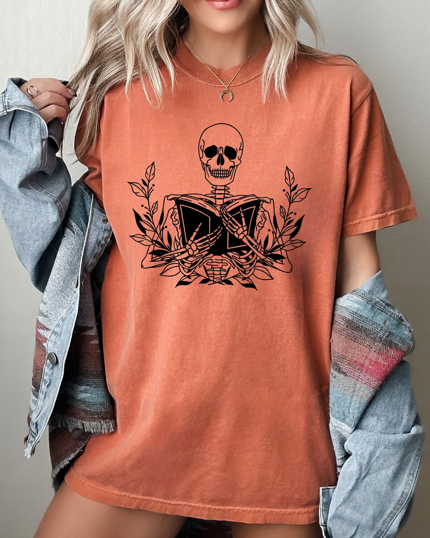 Reading Skeleton, Witch, Aesthetic, Funny, Meme, Halloween, Spooky, Costume, Tshirt Comfort Colors T-Shirt