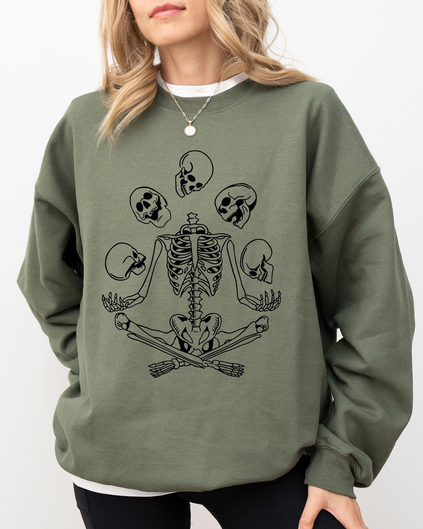 Juggling Skeleton, Ghost, Farm, Witch, Skull, Funny, Spooky, Aesthetic, Meme, Halloween, Costume Sweatshirt