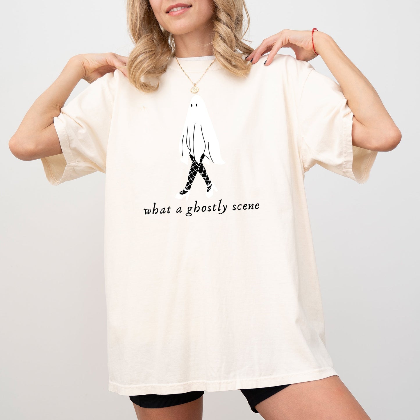 What A Ghostly Scene Spooky Halloween Costume T-Shirt Comfort Colors