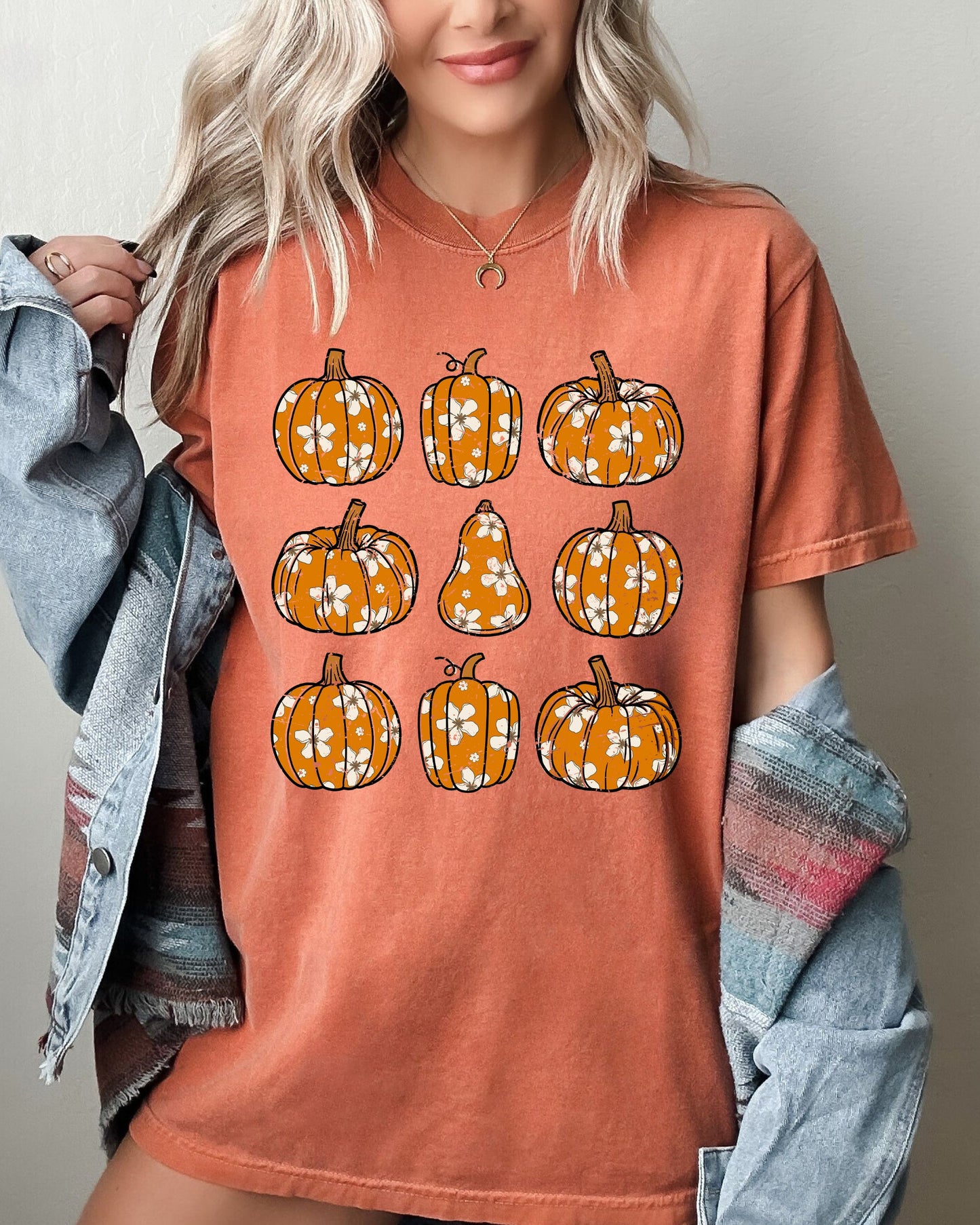 Retro Floral Pumpkins, Halloween, Jack-o-lantern, Fall, Autumn Shirt Comfort Colors T-Shirt