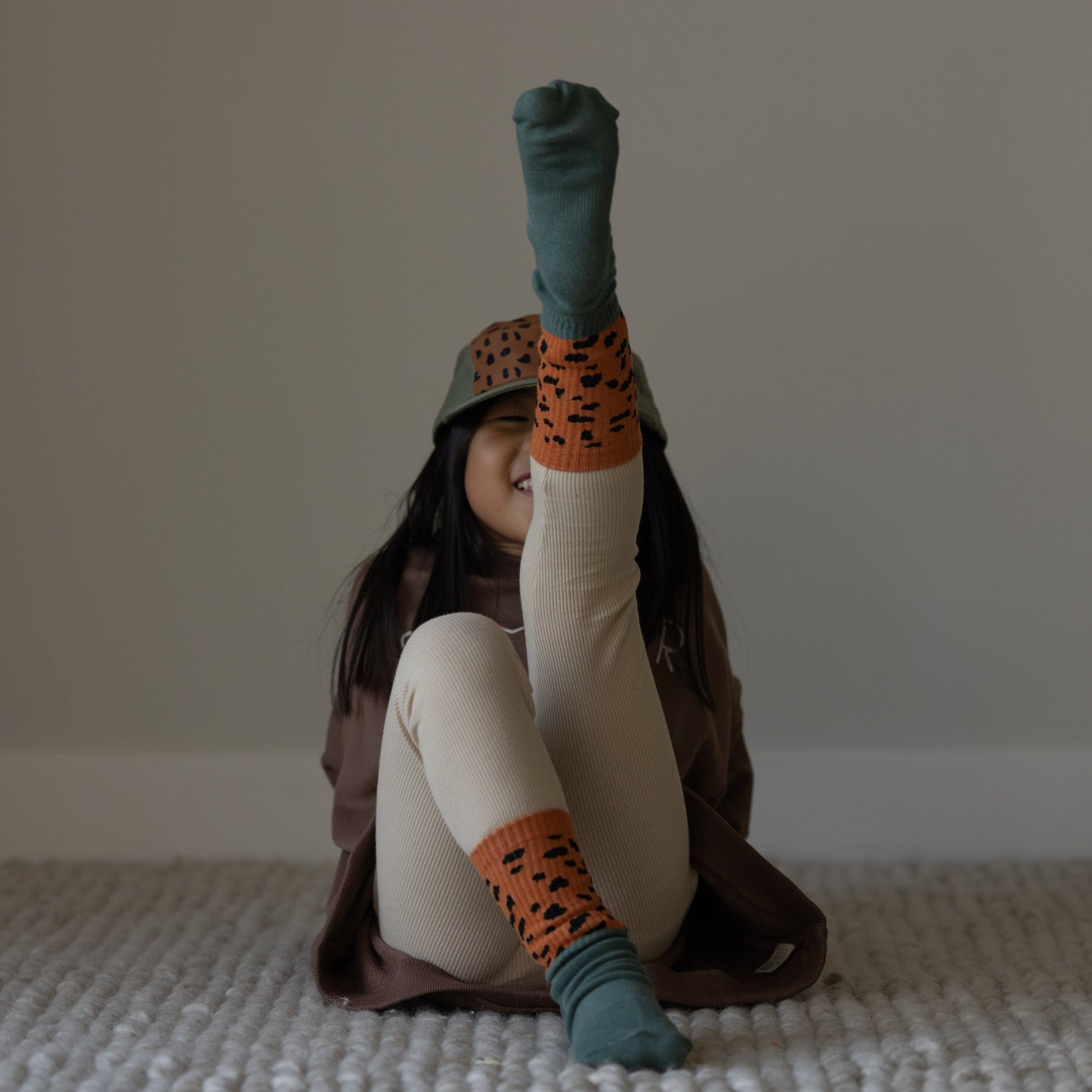 Cheetah Pattern Bottle Green Retro Tube Socks