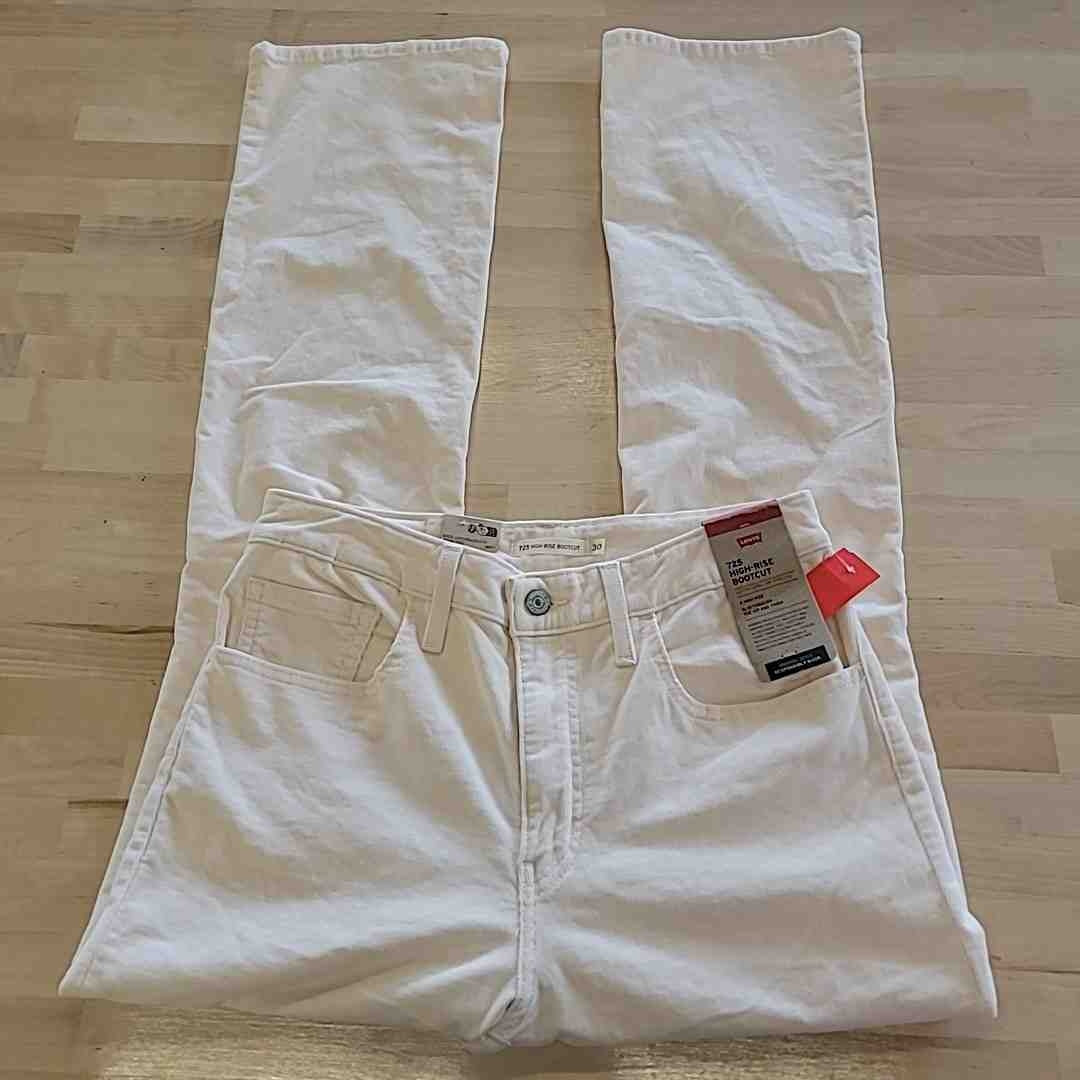 Levi's Size 30 725 High Rise Bootcut Corduroy Cream Pants