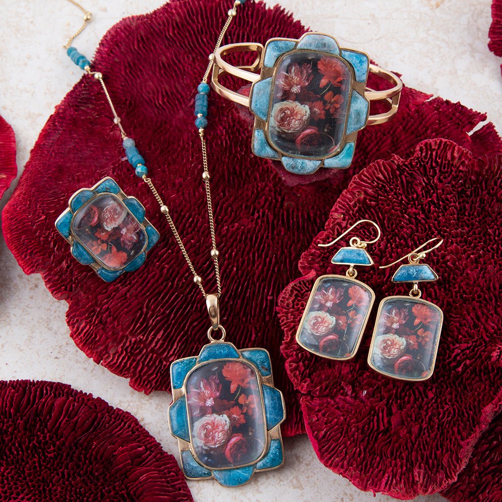 Scenic Red Florals Blue Apatite Golden Pendant Necklace