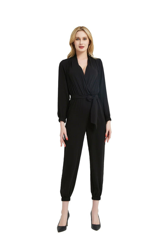 💼 Office Chic: Wearing Jumpsuits to Work Without Breaking the Dress Code