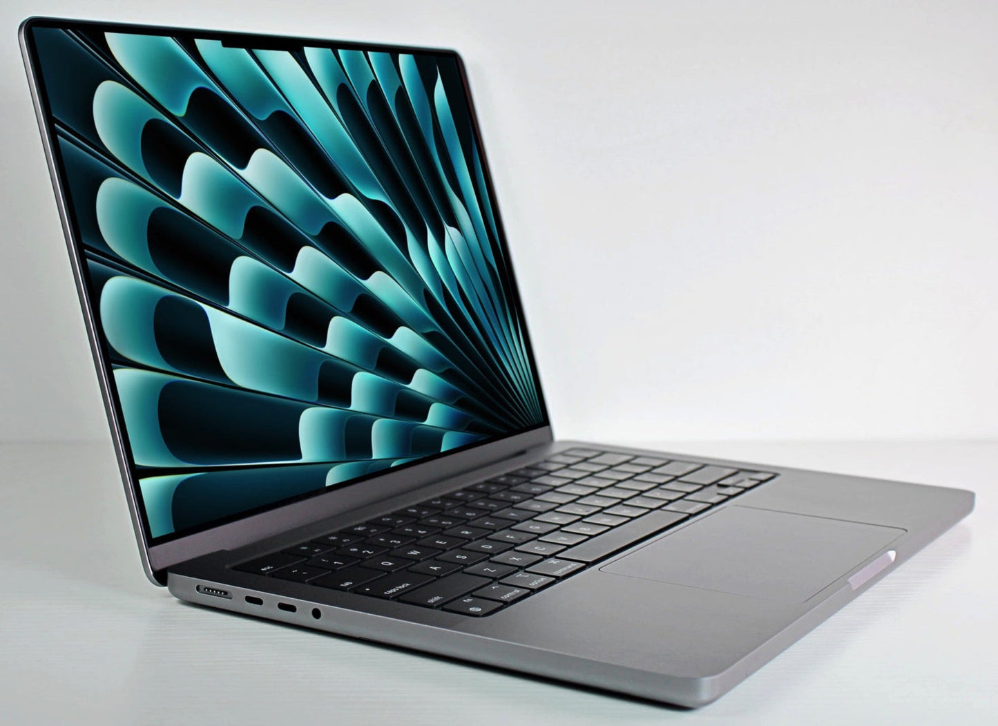 MacBook Pro (2021) 14-inch – Apple M1 Pro 10-Core CPU & 16-Core GPU – Space Gray