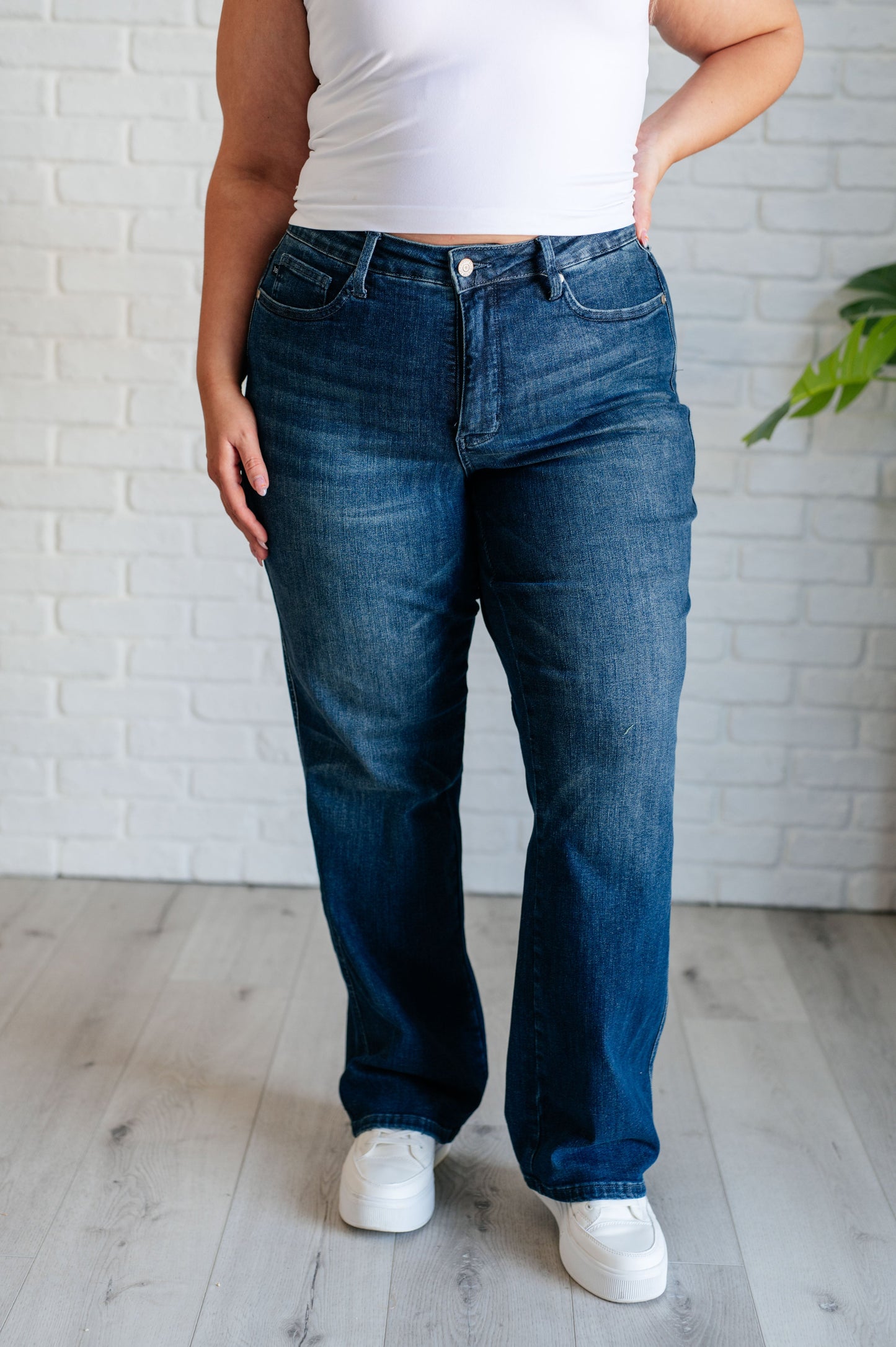 Mid Rise Control Top Classic Straight Jeans Muriel