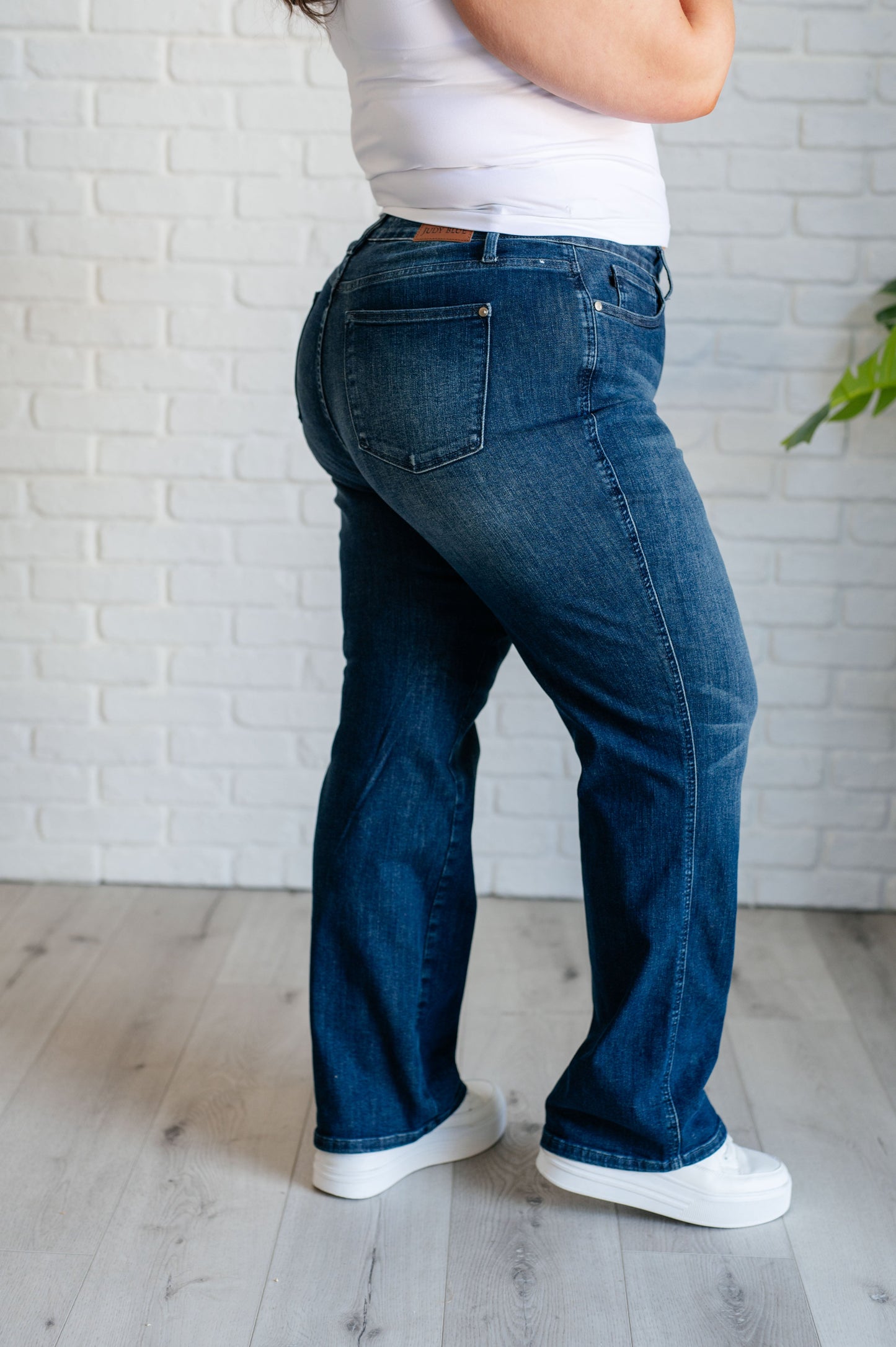 Mid Rise Control Top Classic Straight Jeans Muriel
