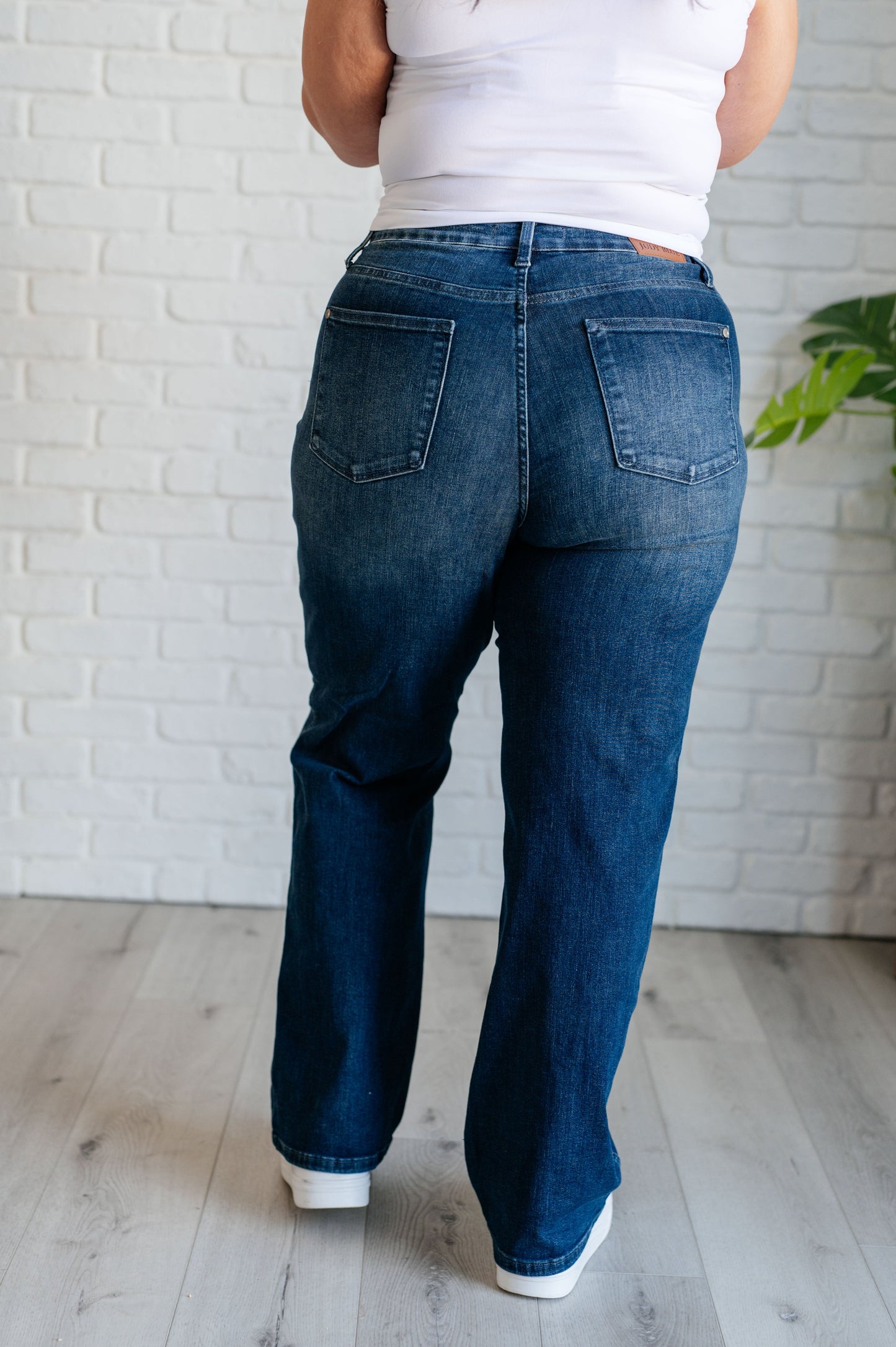 Mid Rise Control Top Classic Straight Jeans Muriel