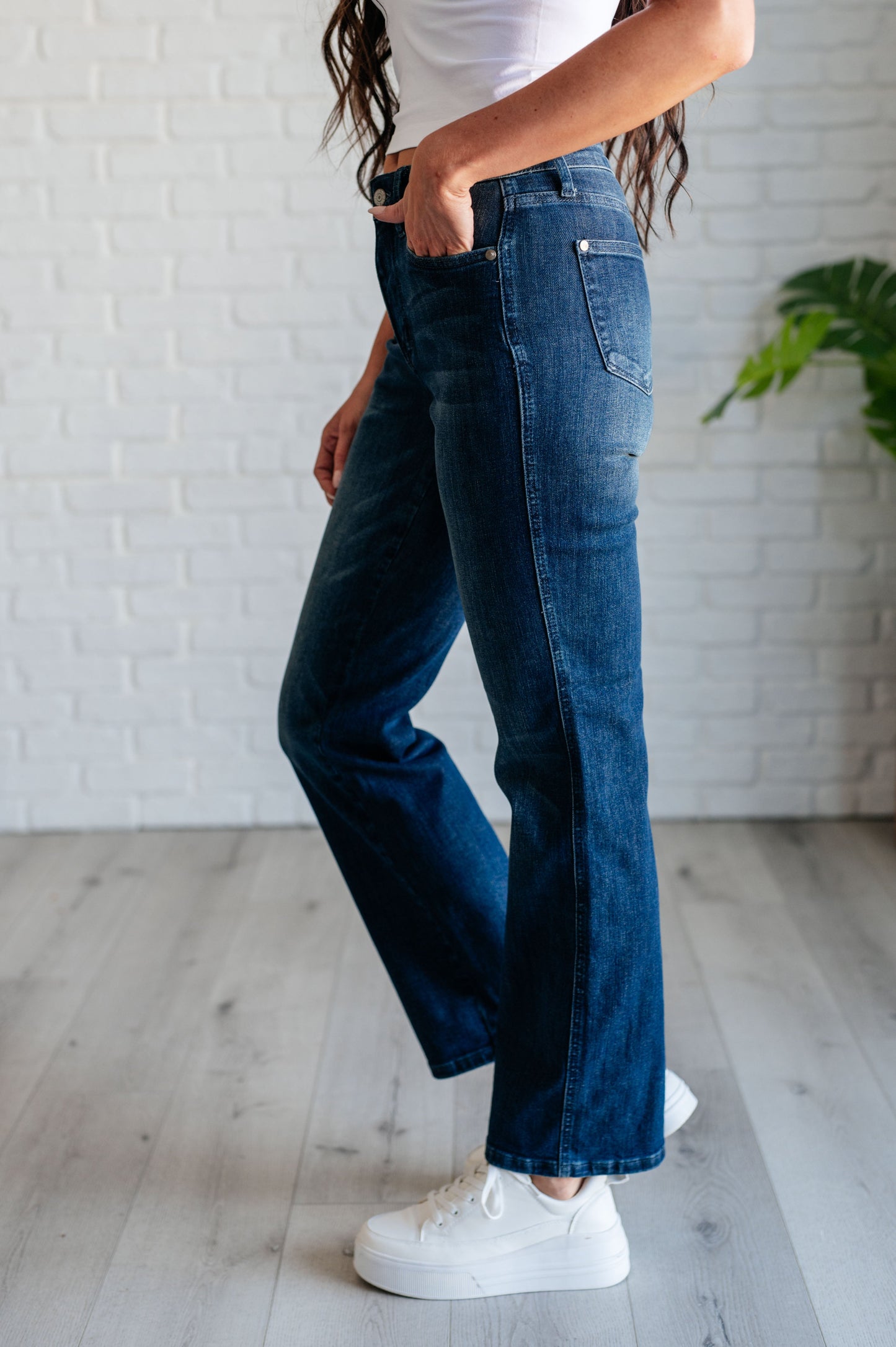 Mid Rise Control Top Classic Straight Jeans Muriel