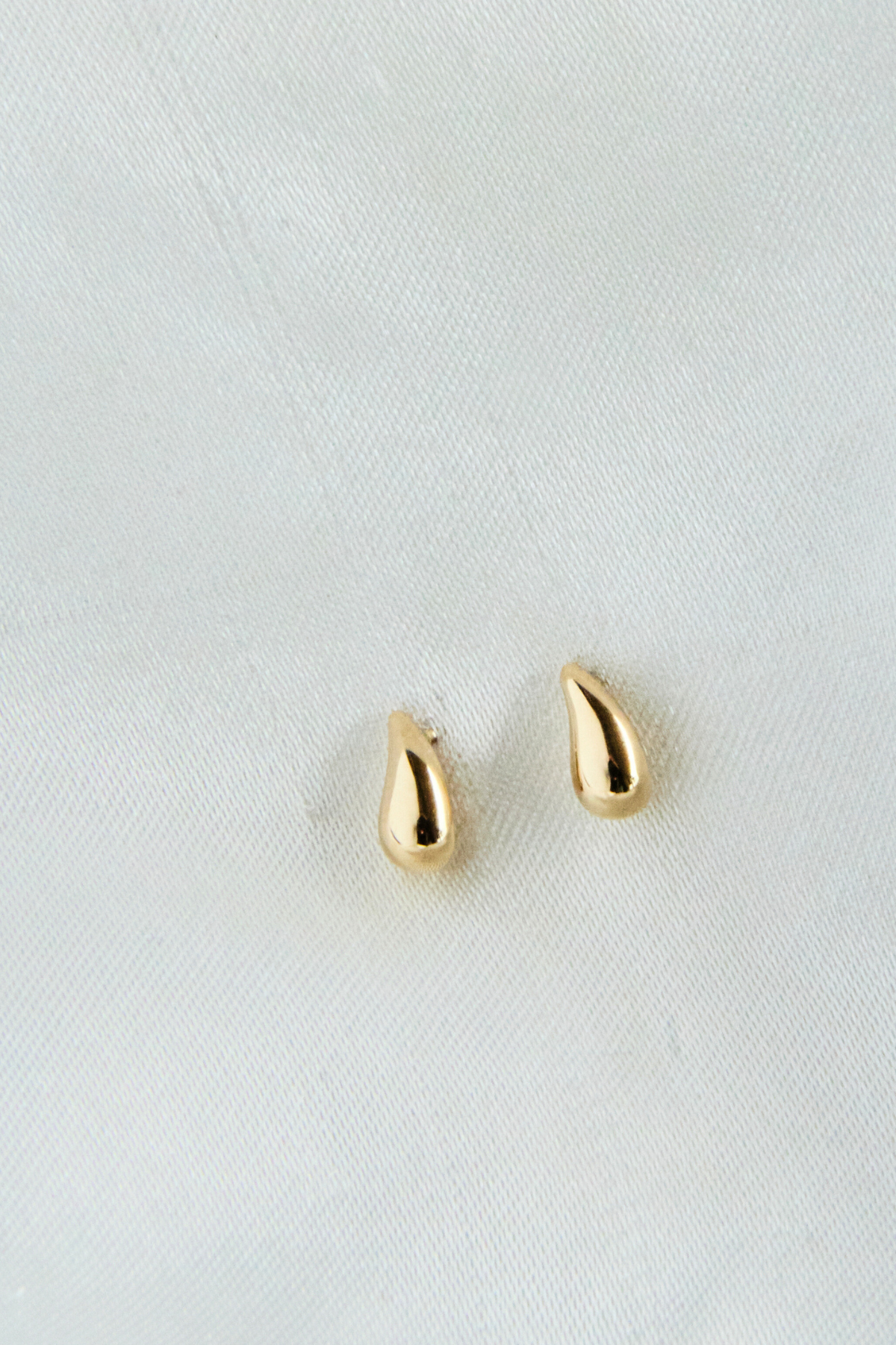 14k Yellow Gold 7.5mm Teardrop Sevilla Studs