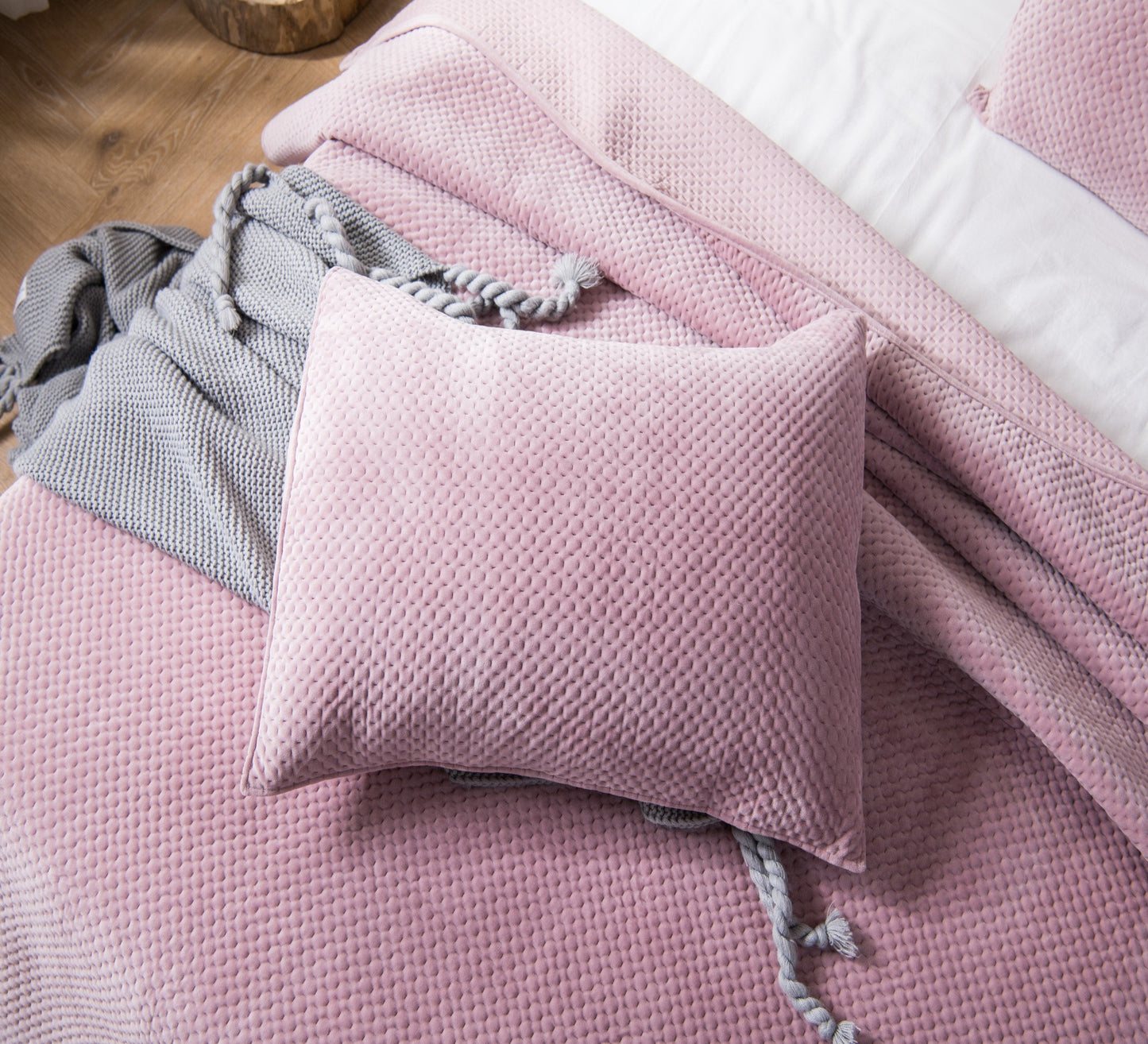 All Season Cozy Velvet Quilt Set Queen King Kasentex