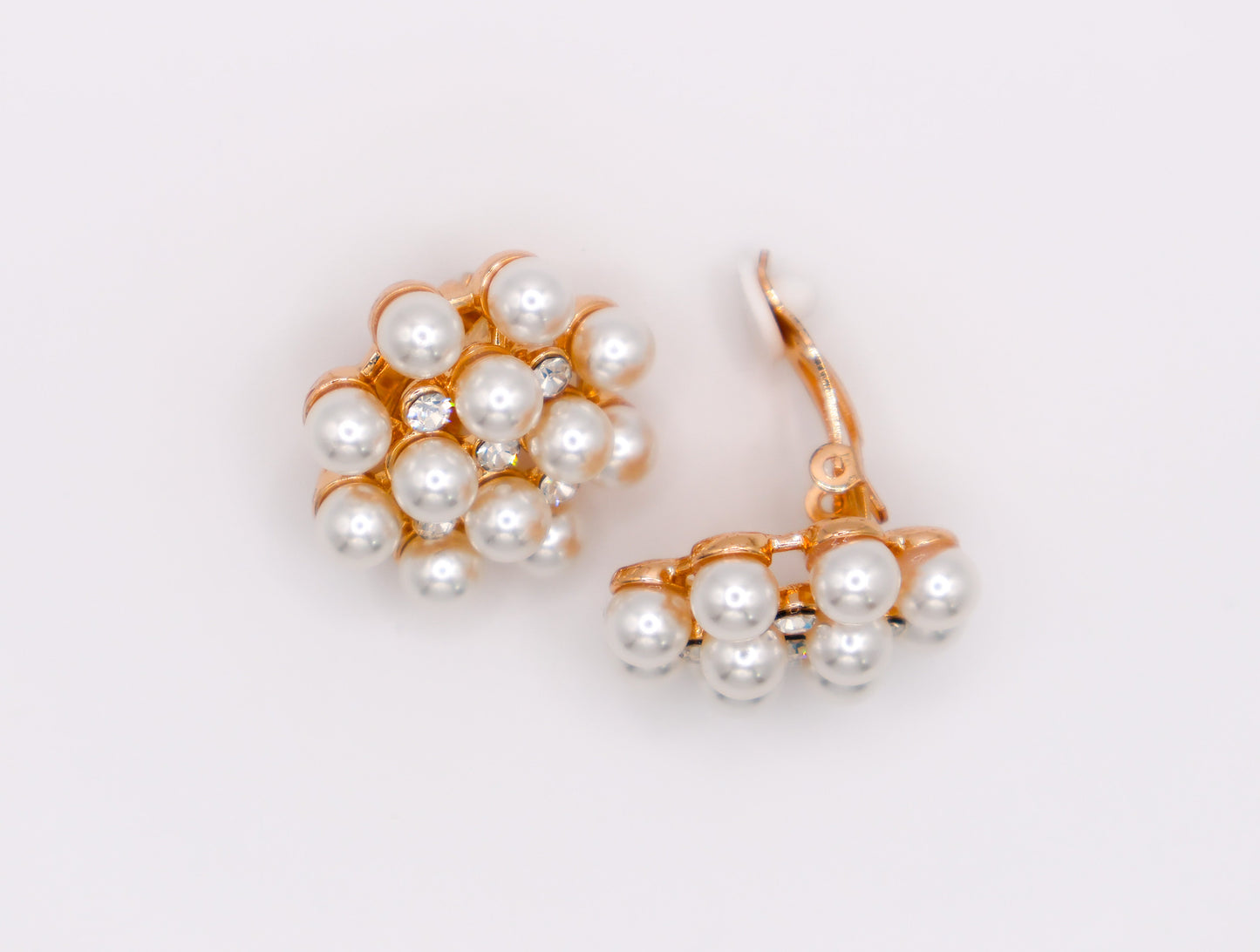 Pearly Floral Elegance Clip-On Earrings Flower-Shaped Non-Pierced Earrings