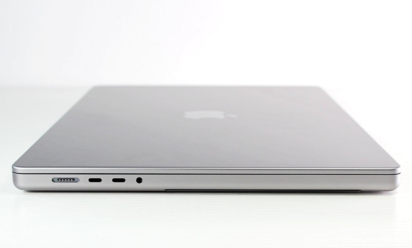 MacBook Pro (2021) 14-inch – Apple M1 Pro 10-Core CPU & 16-Core GPU – Space Gray