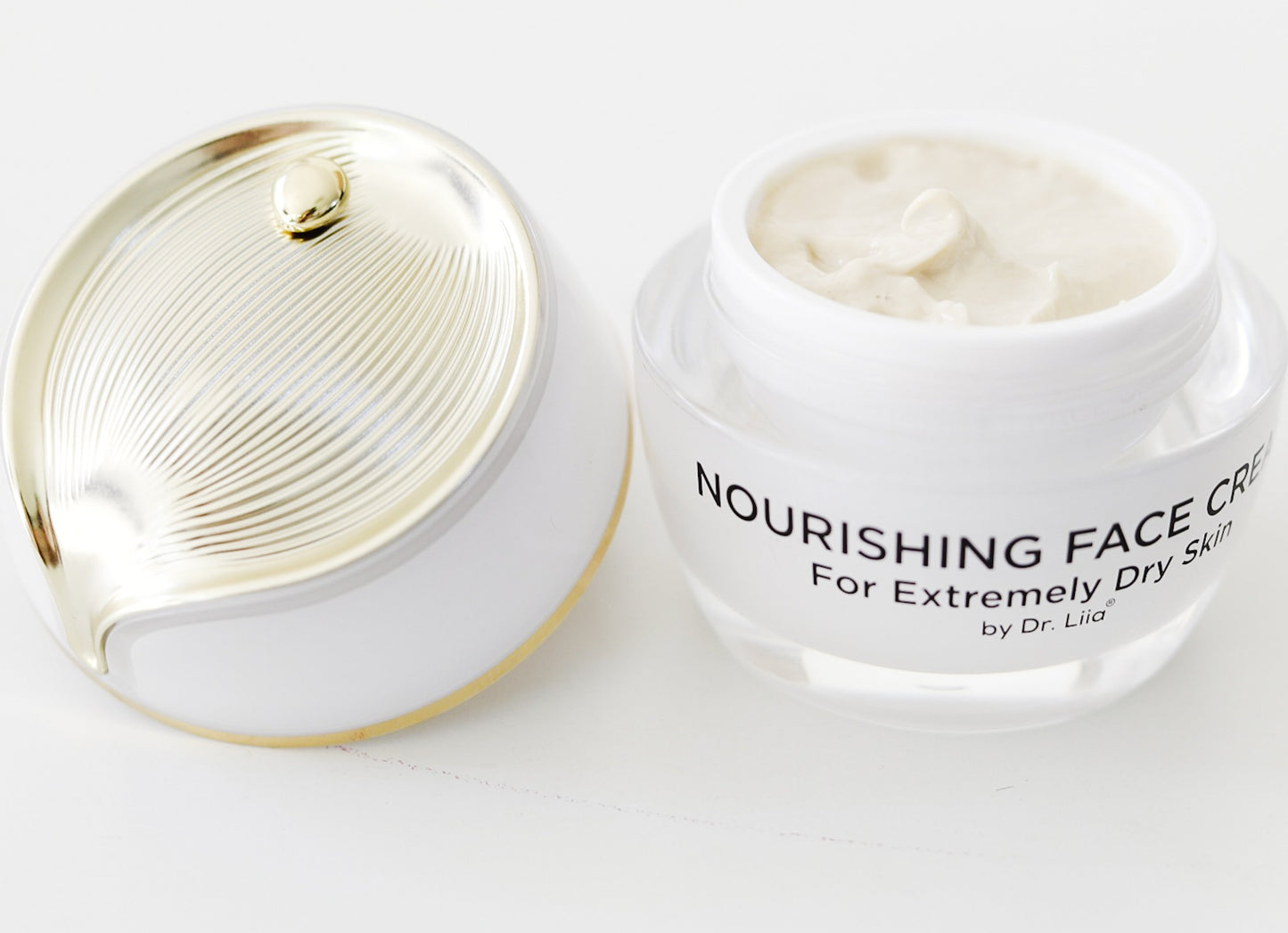 Nourishing Face Cream with Hydrating Oils for Dry Skin