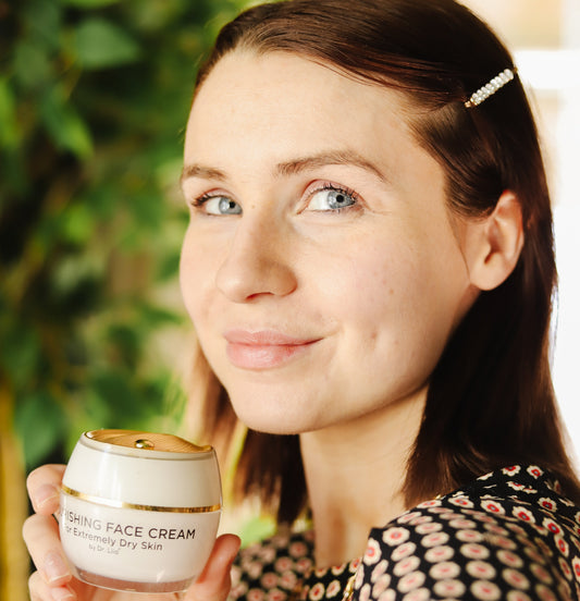 Nourishing Face Cream with Hydrating Oils for Dry Skin