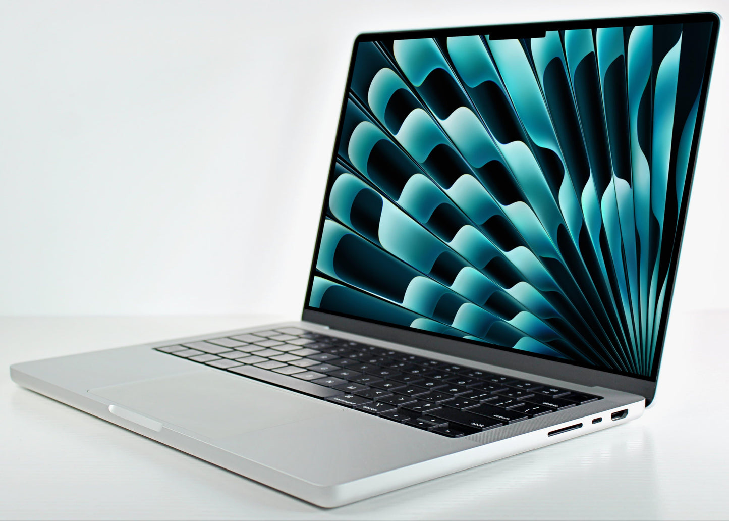 MacBook Pro (2023) 14-inch – Apple M2 Max 12-Core CPU 30-Core GPU – Silver