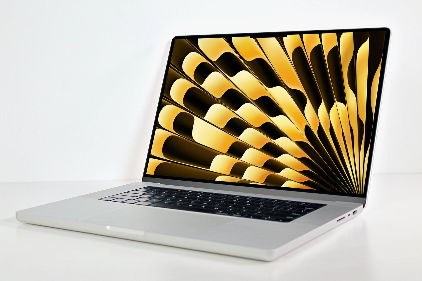 MacBook Pro (2023) 16-inch – Apple M2 Max 12-Core CPU 38-Core GPU – Silver