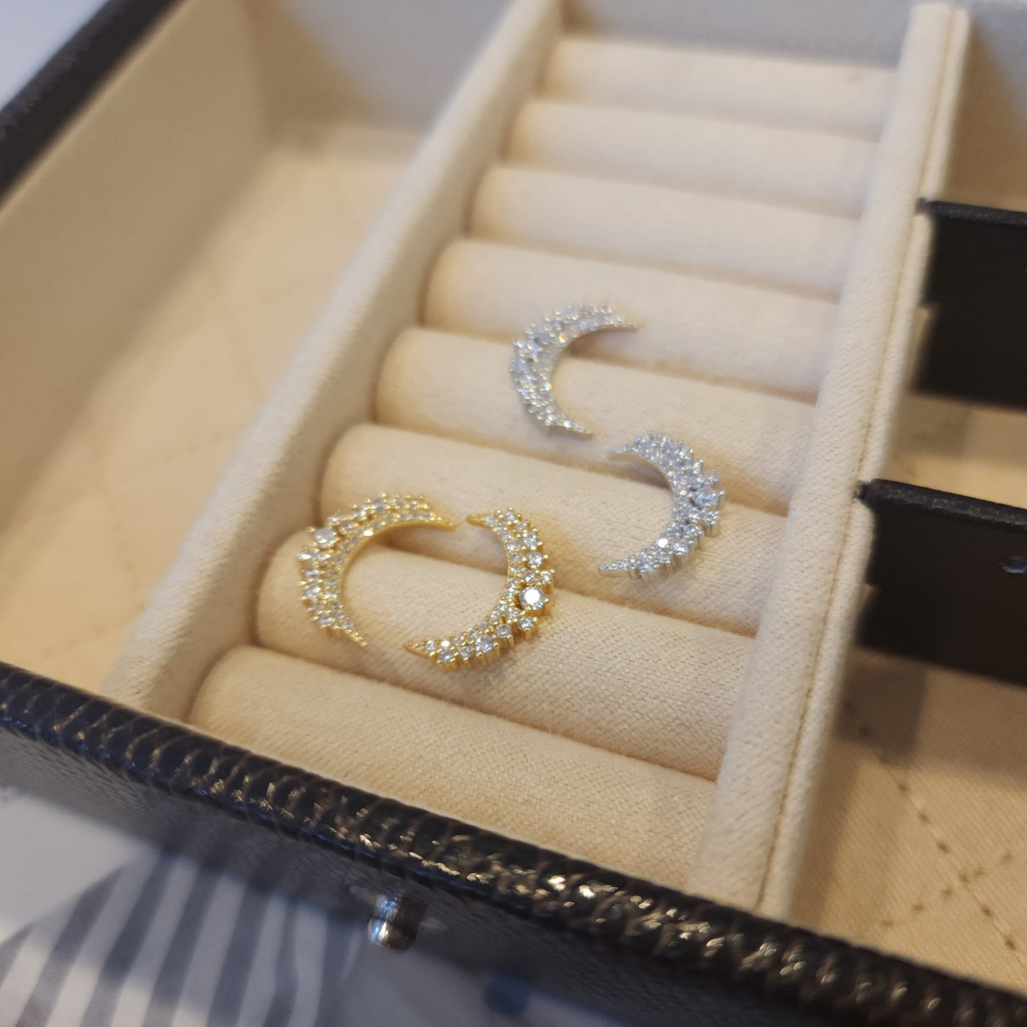 Moon Crescent Shine Crescent Stud Earrings 925S Silver