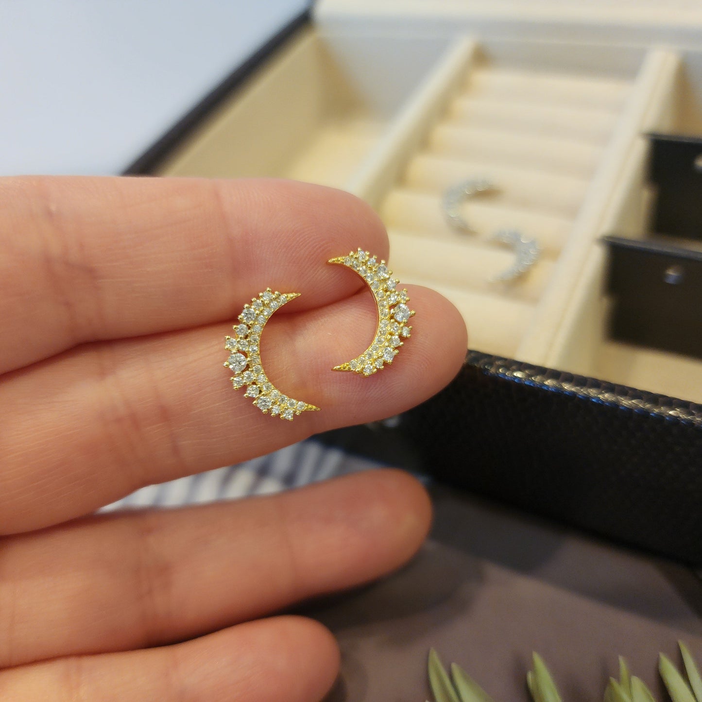 Moon Crescent Shine Crescent Stud Earrings 925S Silver