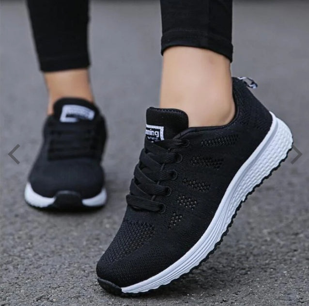 Lightweight Breathable Women's Sports Sneakers Running Shoes