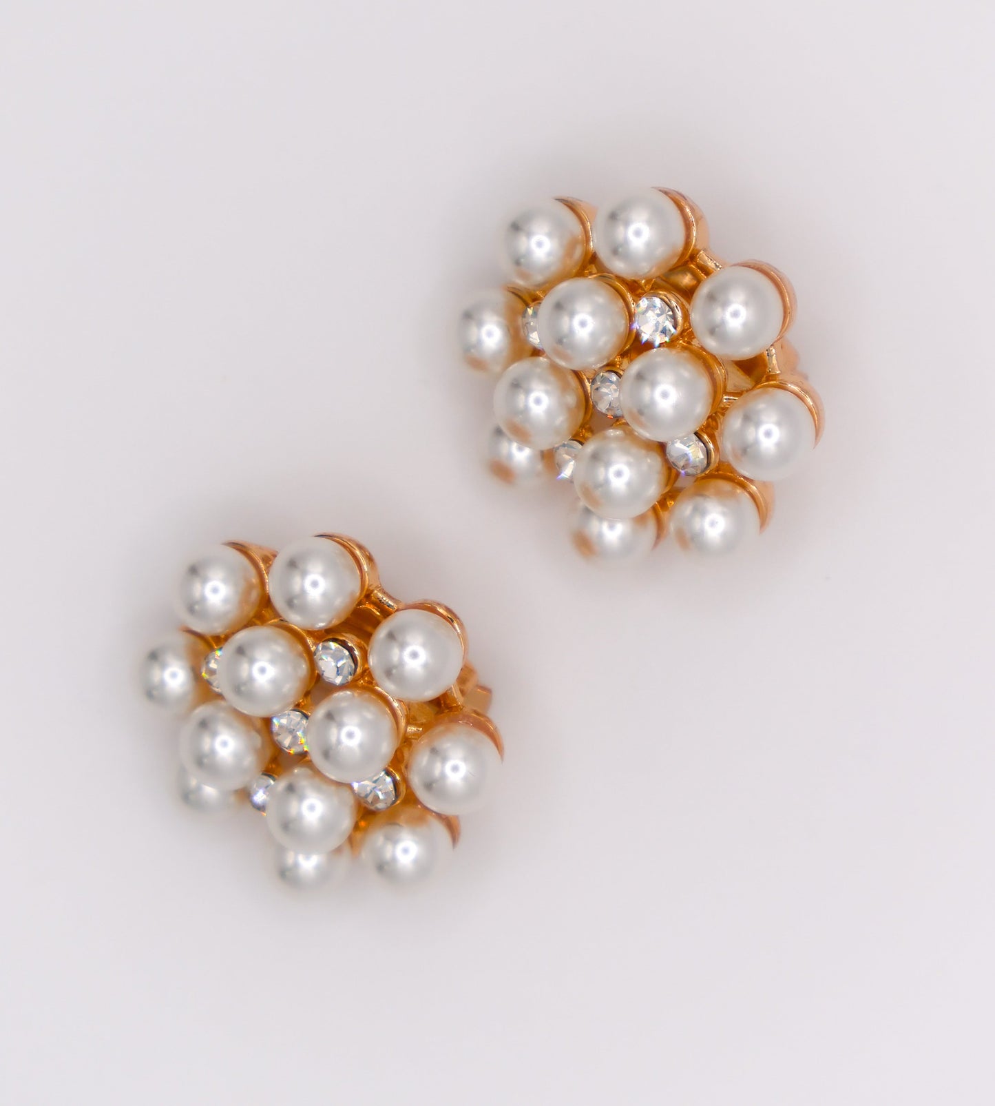 Pearly Floral Elegance Clip-On Earrings Flower-Shaped Non-Pierced Earrings