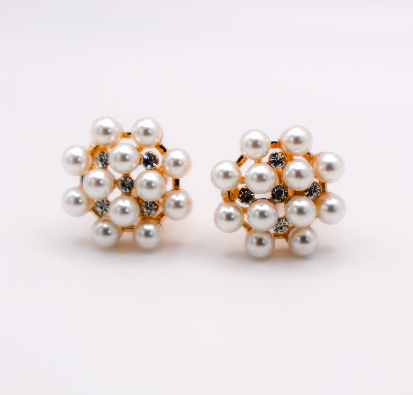 Pearly Floral Elegance Clip-On Earrings Flower-Shaped Non-Pierced Earrings