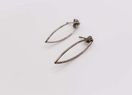 Silver Eye-Shaped Sterling Silver Earrings for Women Le Reussi