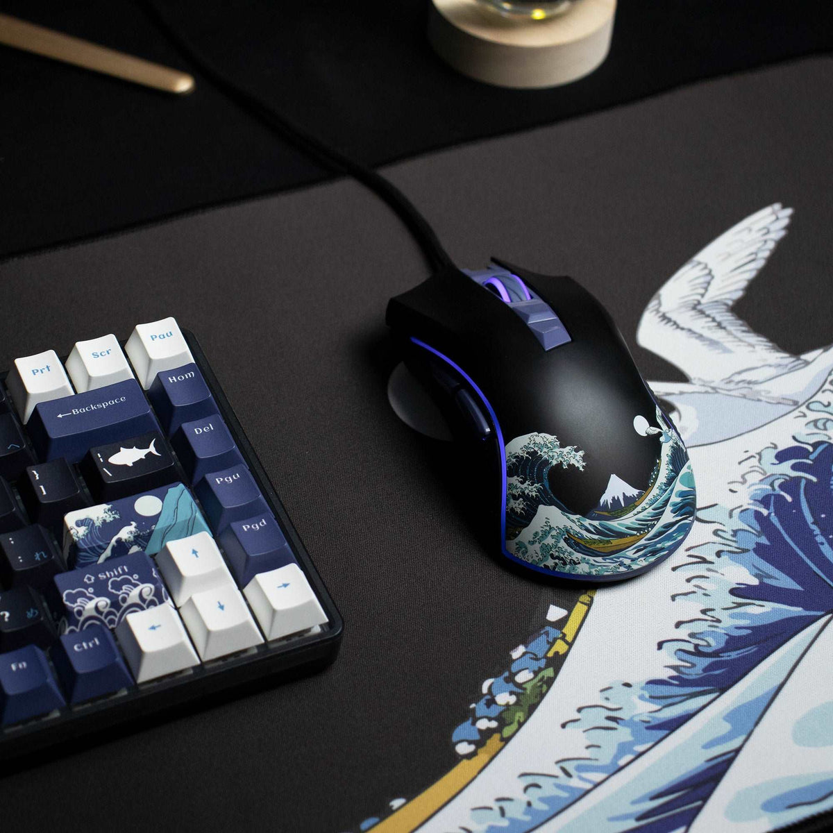 Kanagawa Themed Programmable Wired Gaming Mouse with 7 Buttons XVX G705