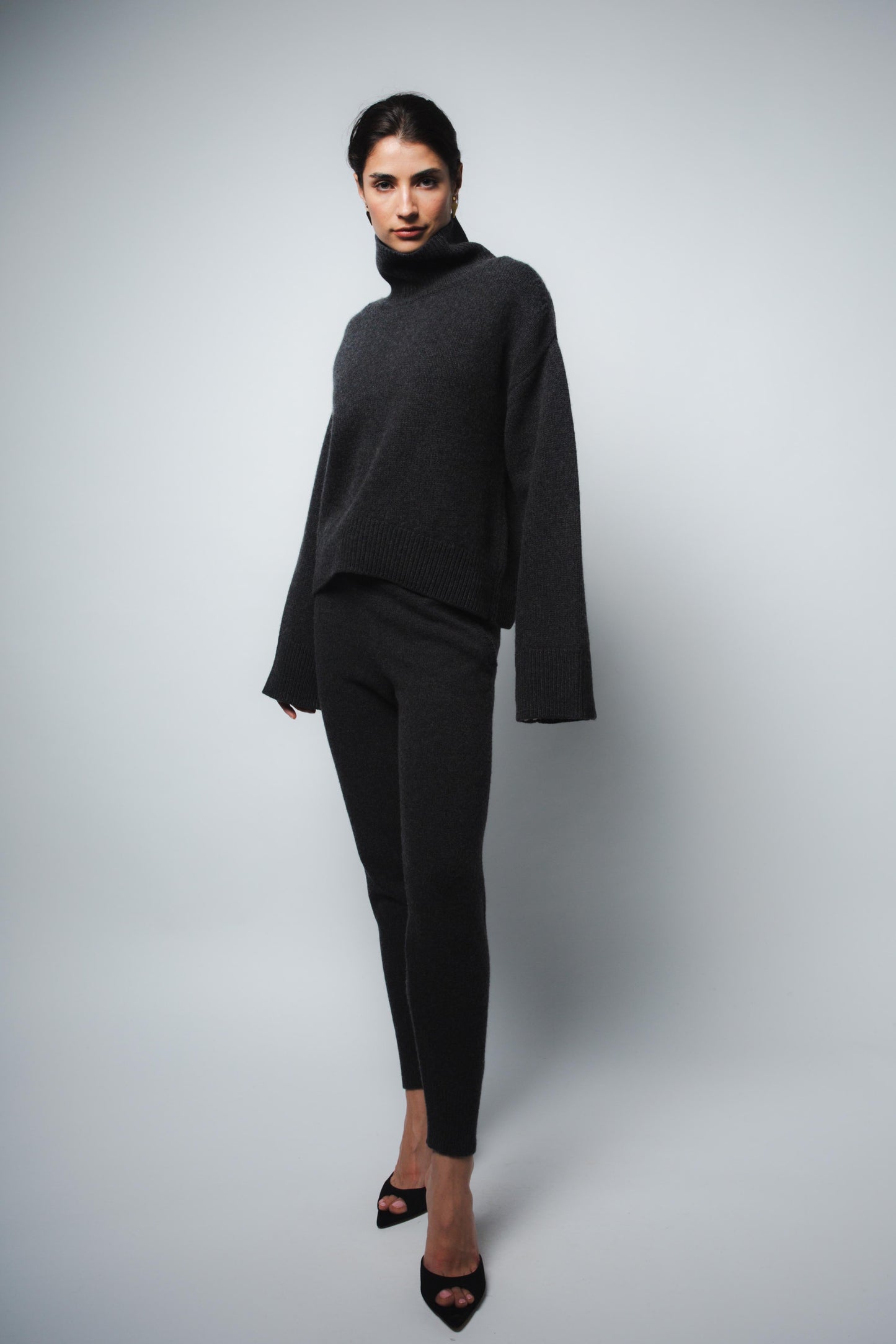DROPPED SHOULDER CASHMERE Pullover in Anthracite