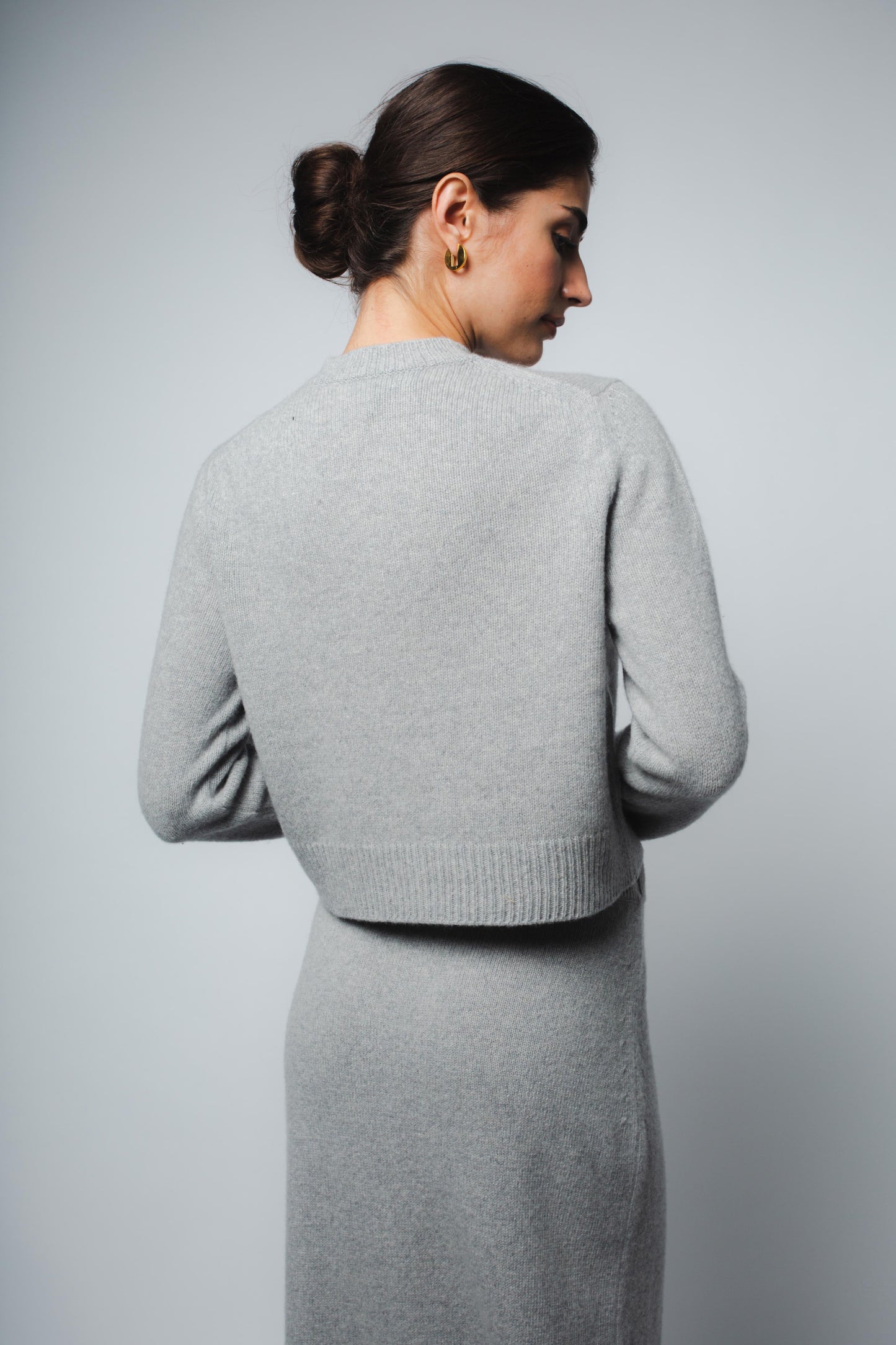 ZOE CROPPED CASHMERE PULLOVER IN HEATHER GREY