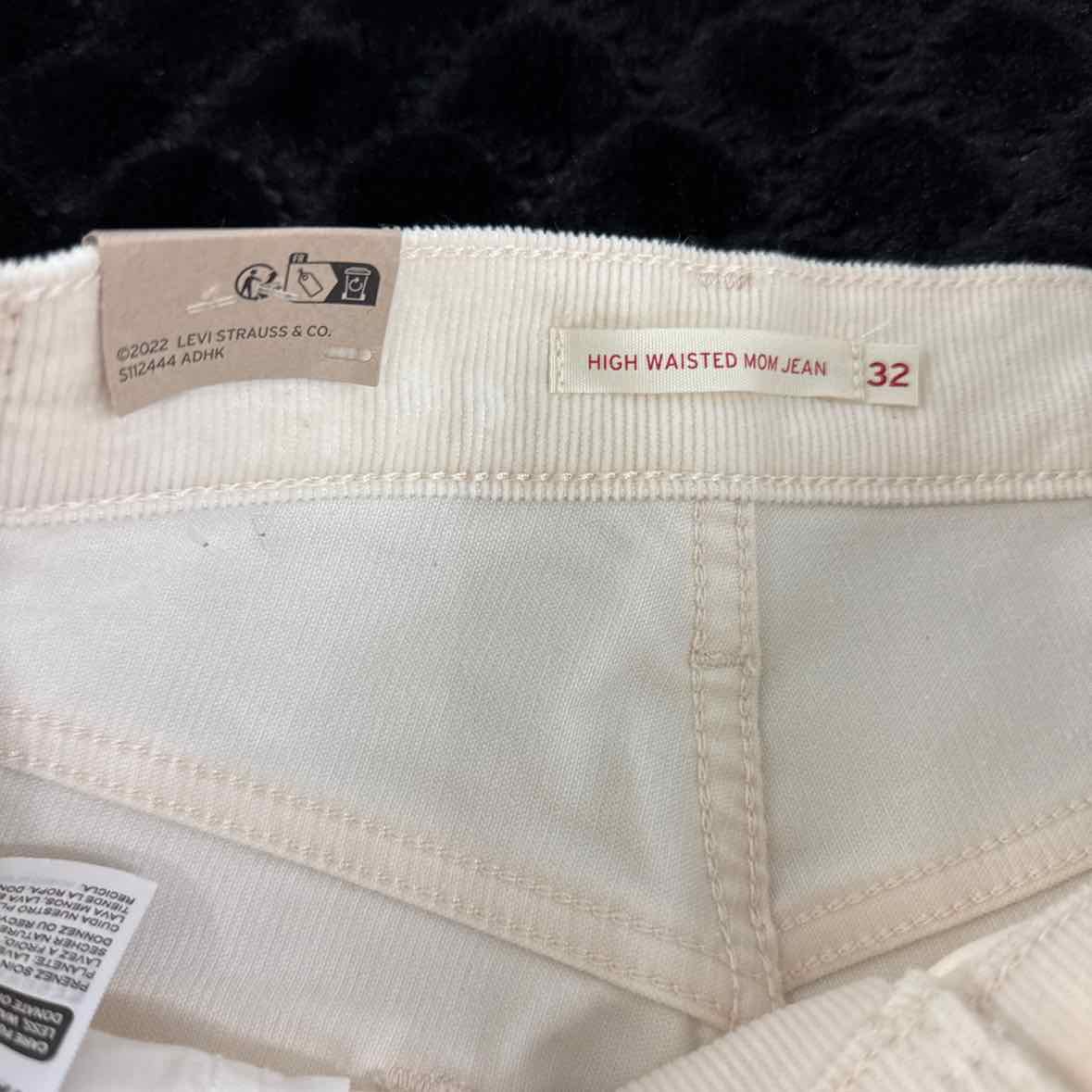 Levi Size 32 X 27 Cream Corduroy High Waisted Mom Jeans Pants