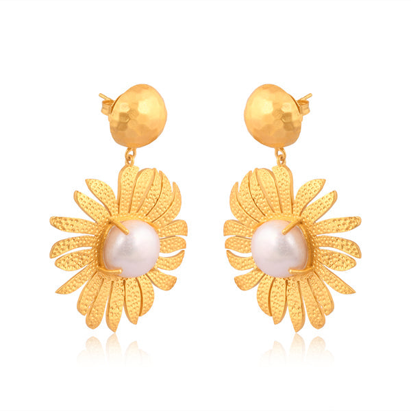 Anemone's Charm Drop Earrings - Pearl