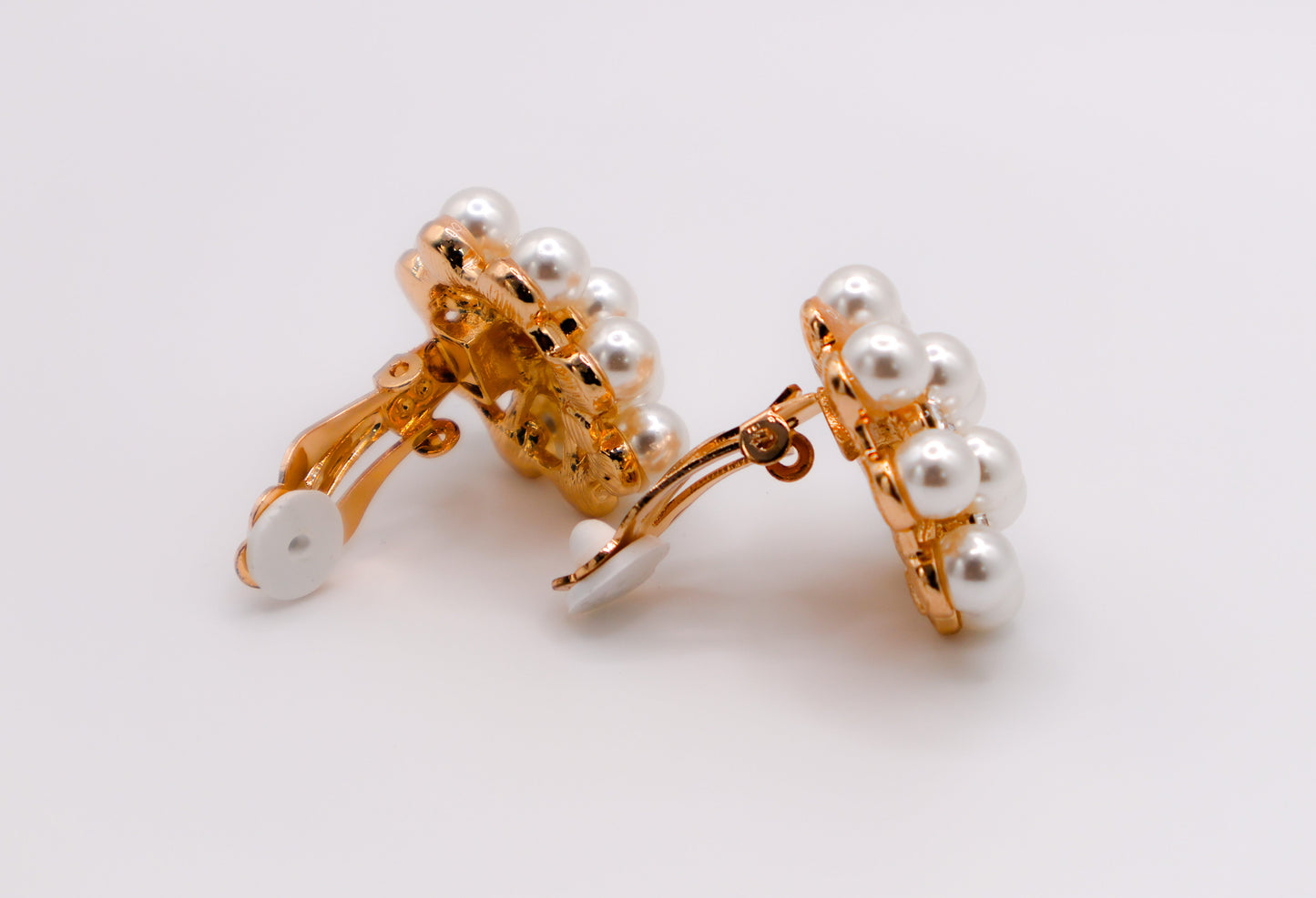 Pearly Floral Elegance Clip-On Earrings Flower-Shaped Non-Pierced Earrings