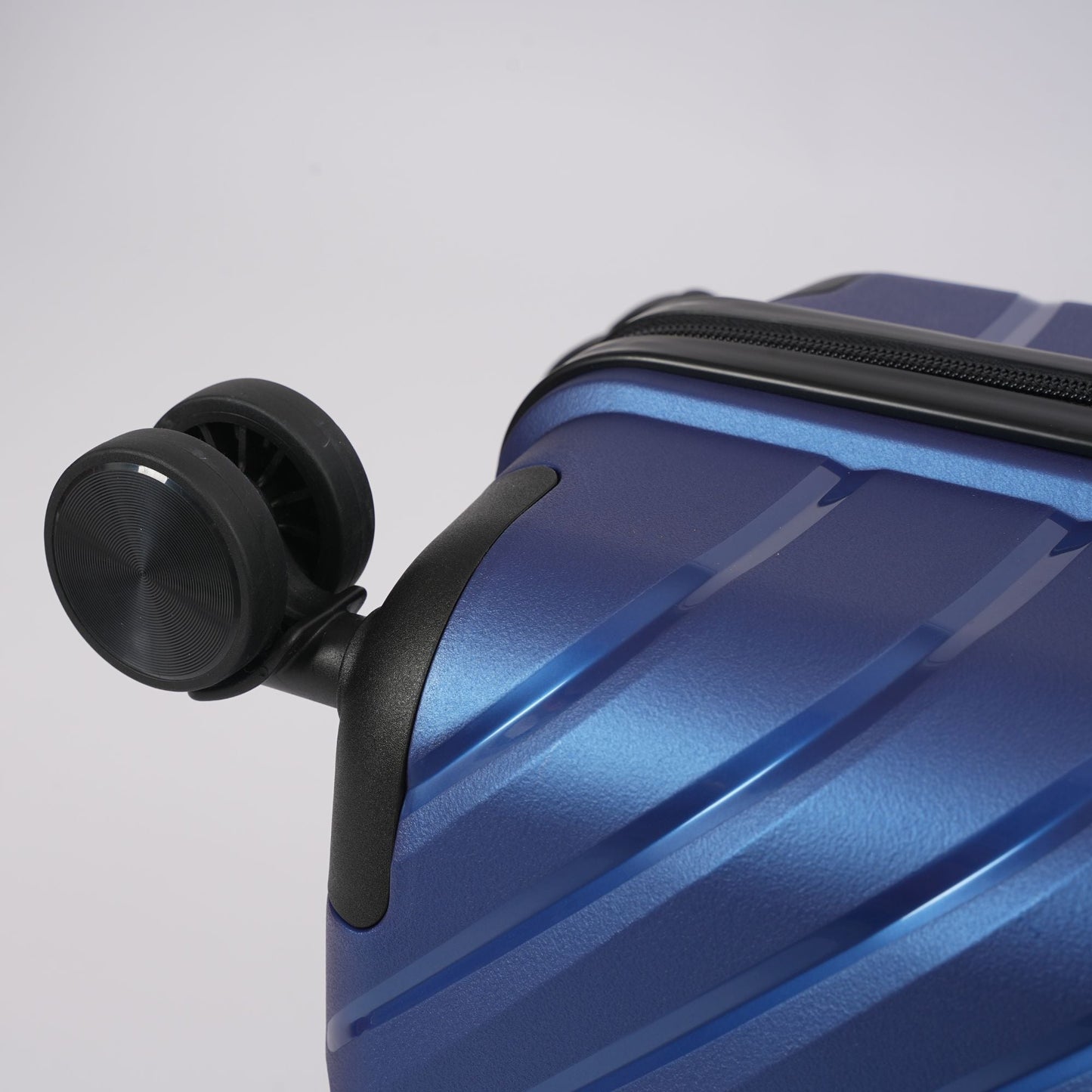 Blue Hardcase Luggage Set Roller Suitcases 28, 24, 20 inch