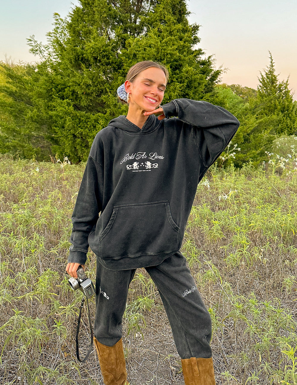 Unisex Black Sweatpant Relaxed Fit Bold as Lions