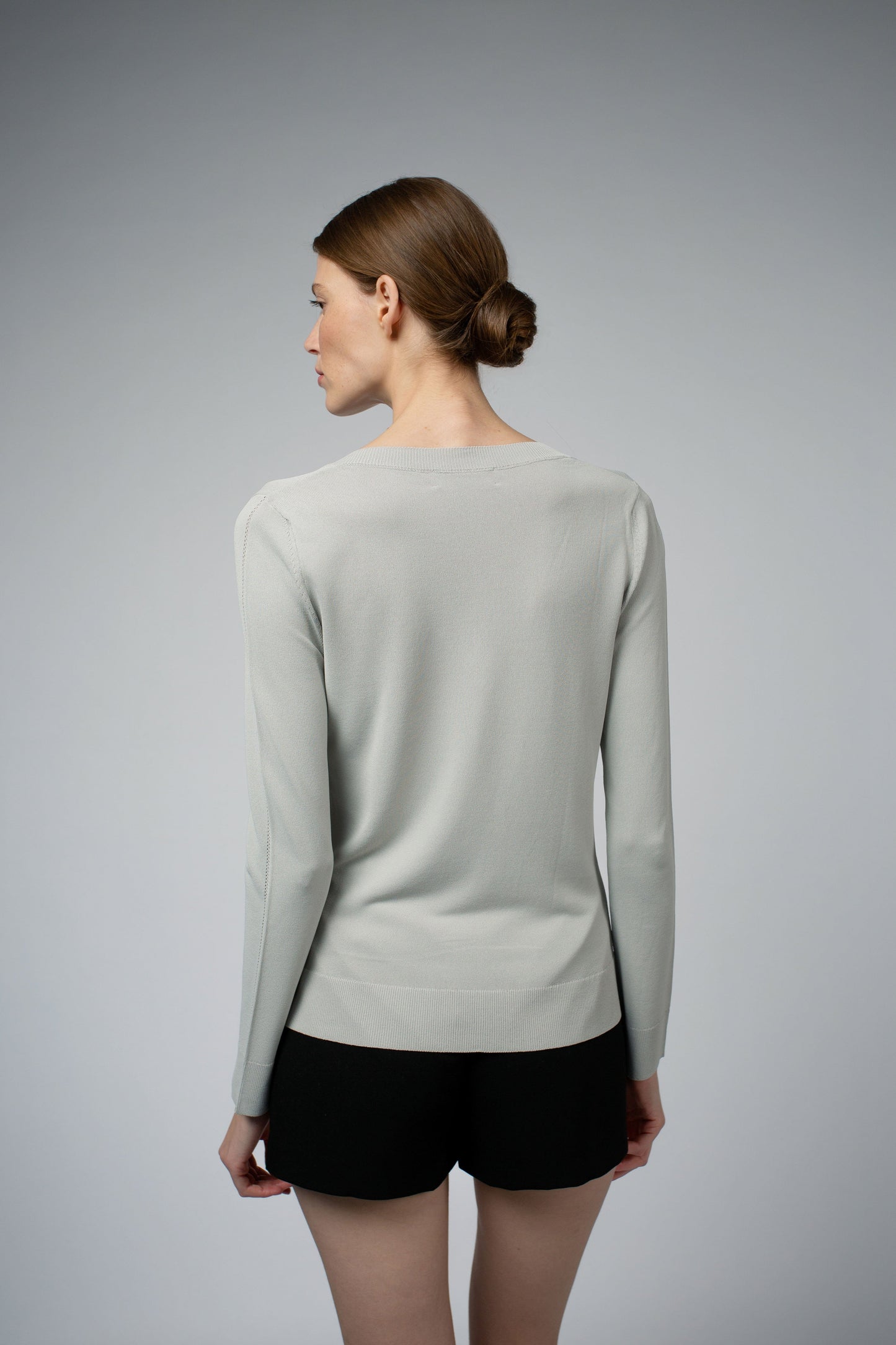 LIVIA LONG SLEEVE V-NECK VISCOSE SWEATER IN SMOKE