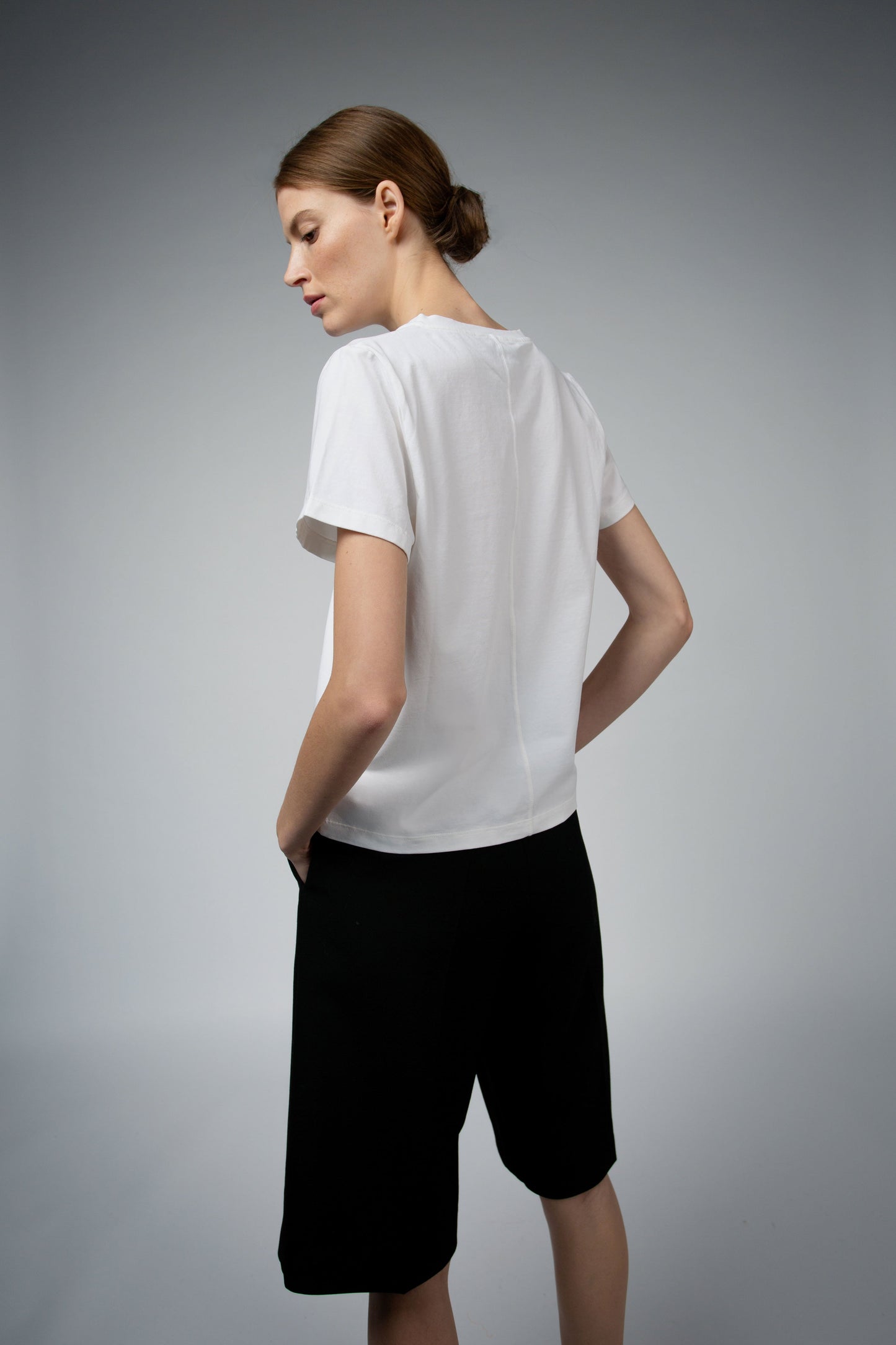 MAGDA ORGANIC COTTON V-NECK T-SHIRT IN WHITE