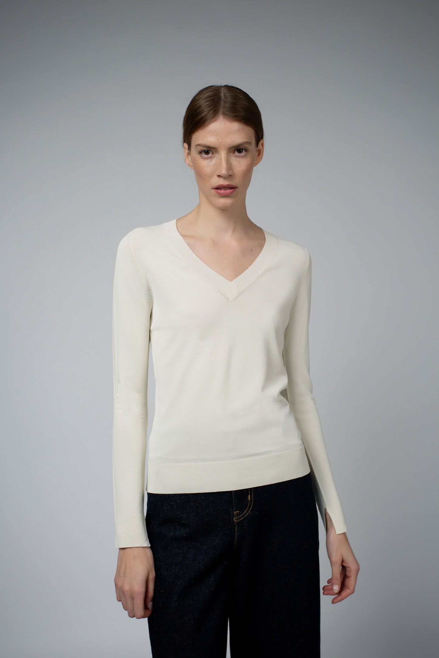 LIVIA LONG SLEEVE V-NECK VISCOSE SWEATER IN CREAM