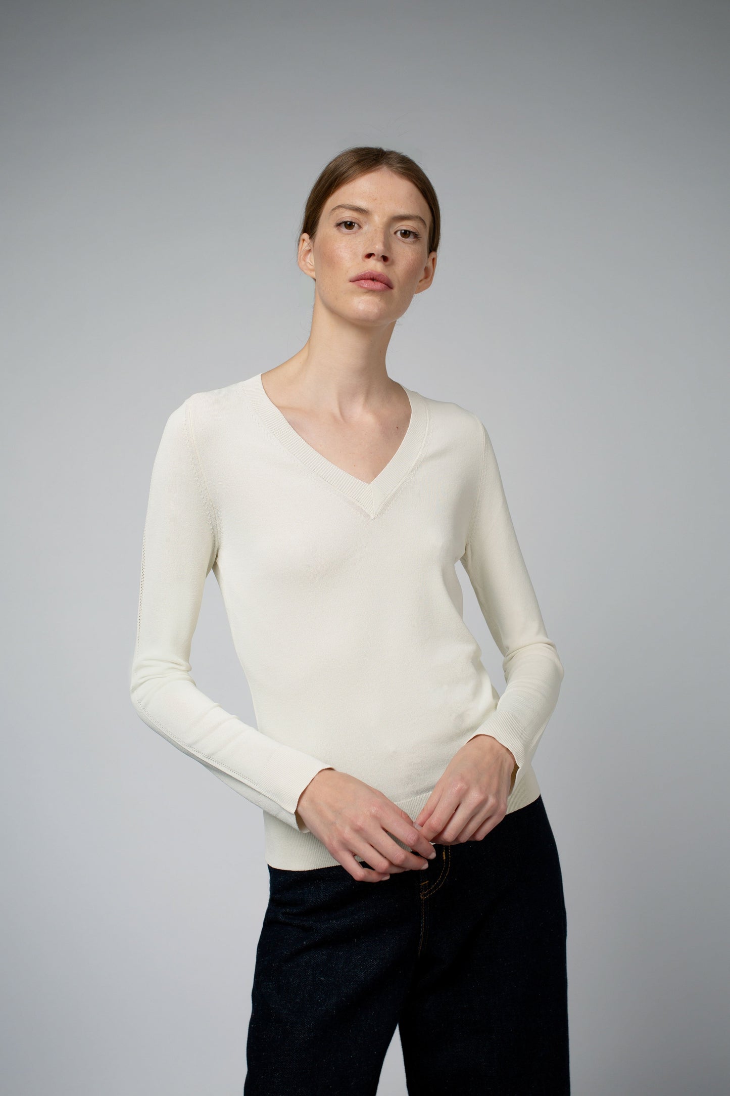 LIVIA LONG SLEEVE V-NECK VISCOSE SWEATER IN CREAM