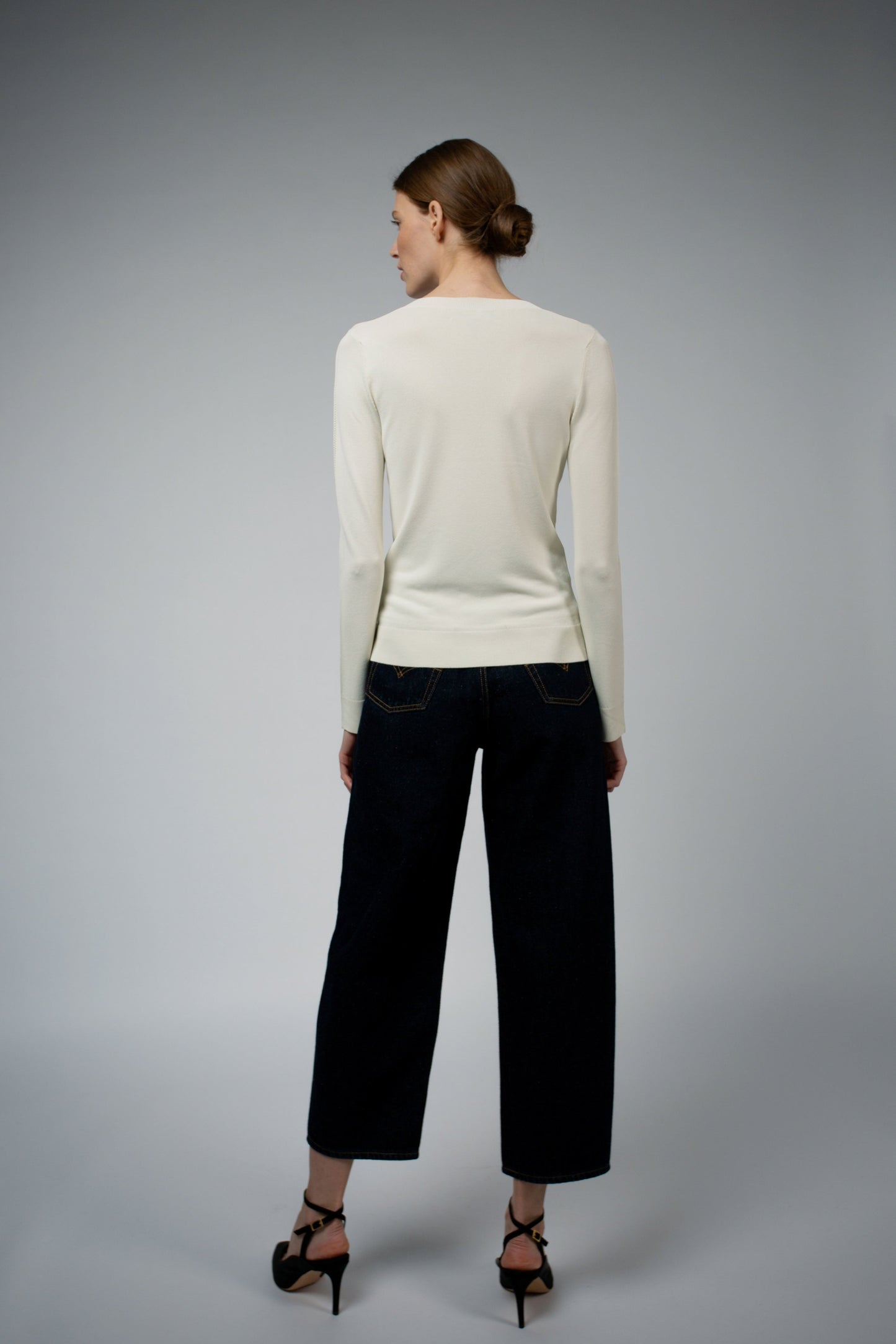 LIVIA LONG SLEEVE V-NECK VISCOSE SWEATER IN CREAM