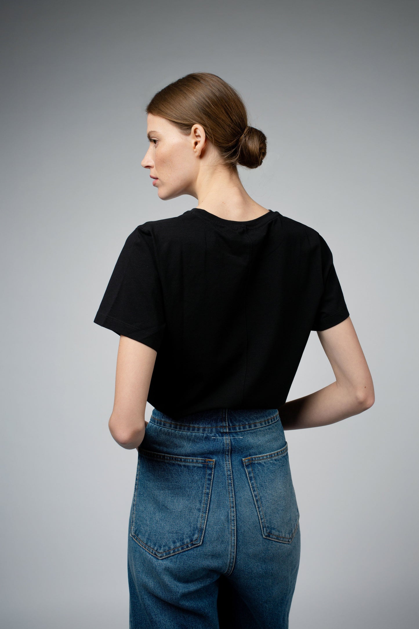 JEN ORGANIC COTTON CREW NECK BODYSUIT IN BLACK