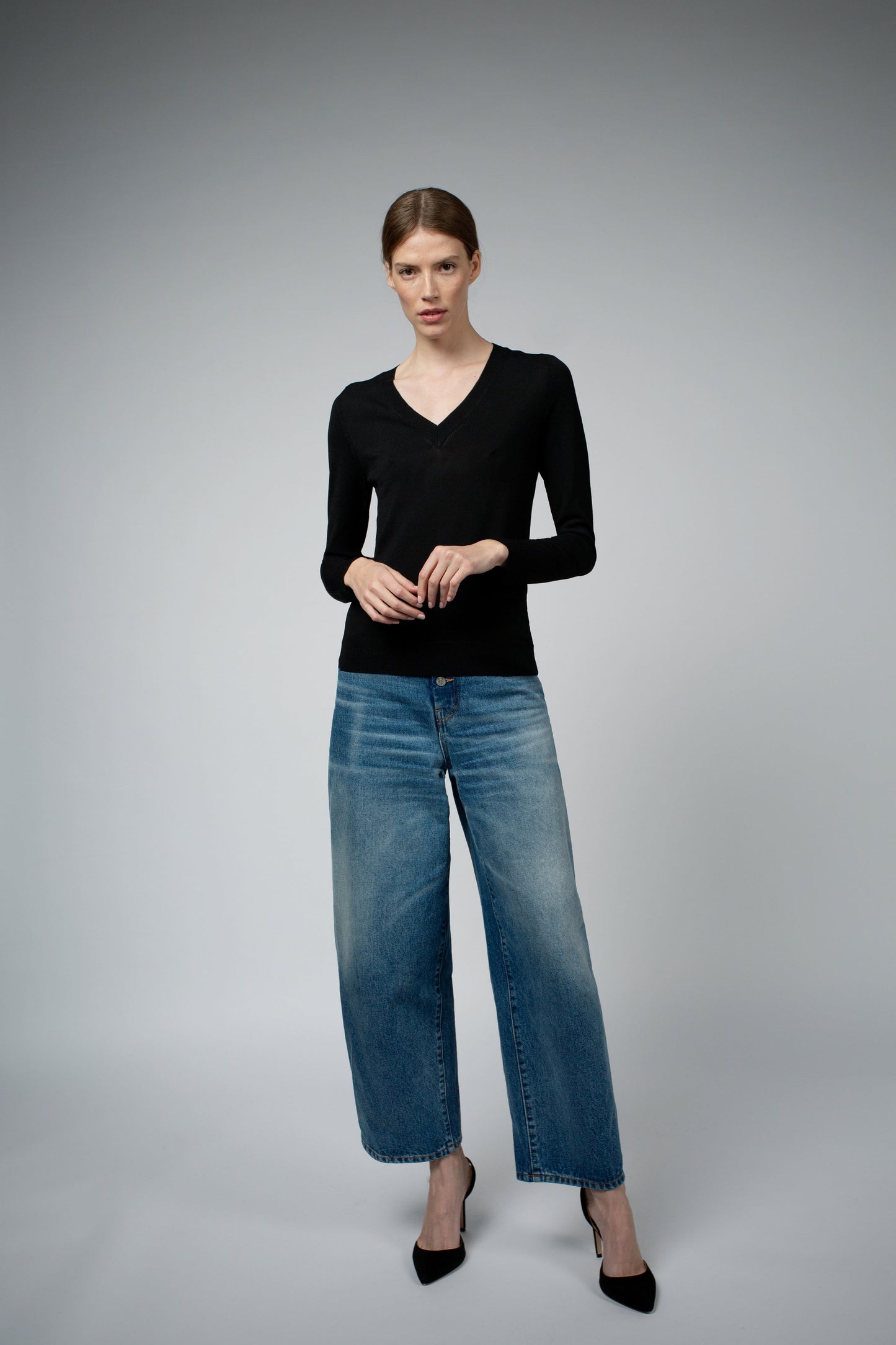 LIVIA LONG SLEEVE V-NECK VISCOSE SWEATER IN BLACK