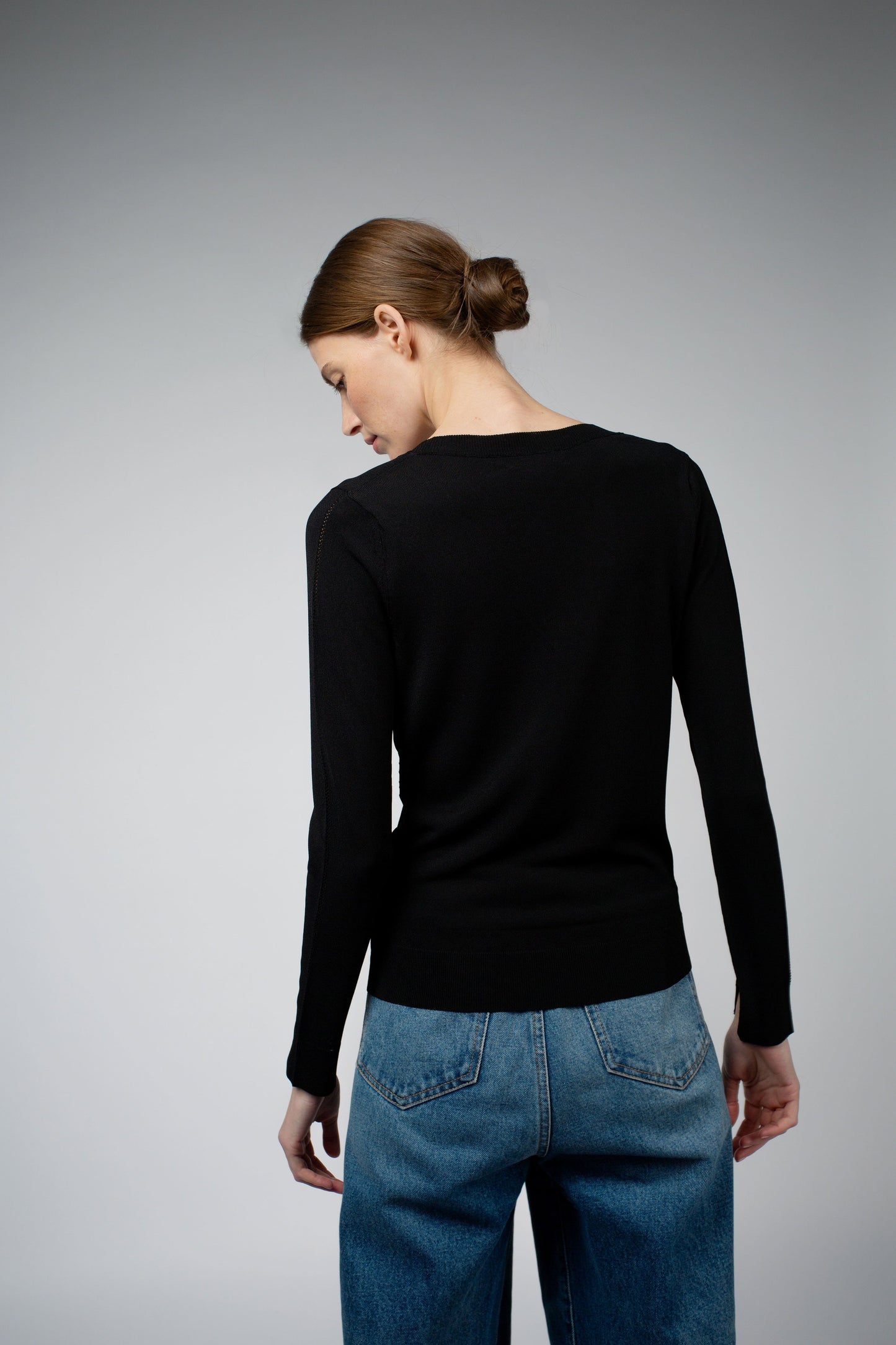 LIVIA LONG SLEEVE V-NECK VISCOSE SWEATER IN BLACK