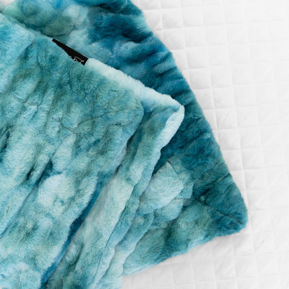 Soft Double-Sided Plush Minky Blanket LuxeCloud by Laree + Co.