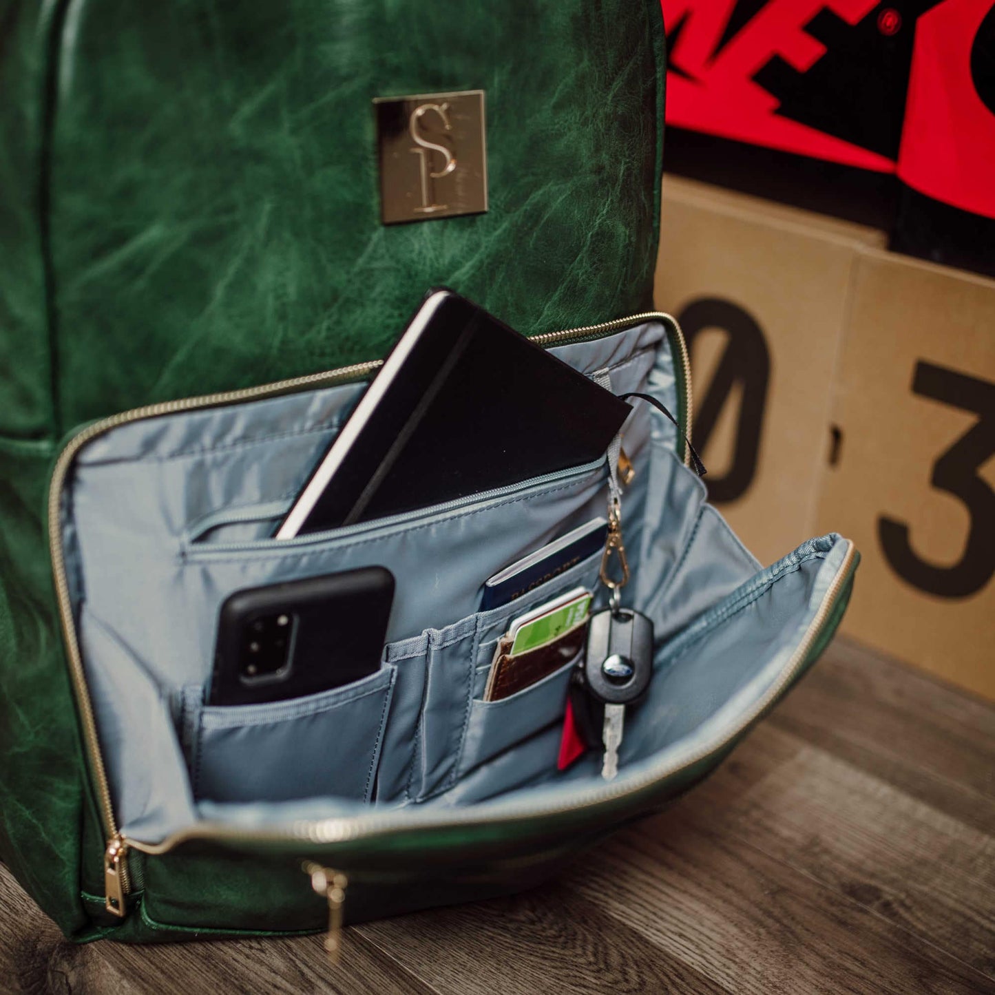 Emerald Green XL Design Commuter Bag Sole Premise